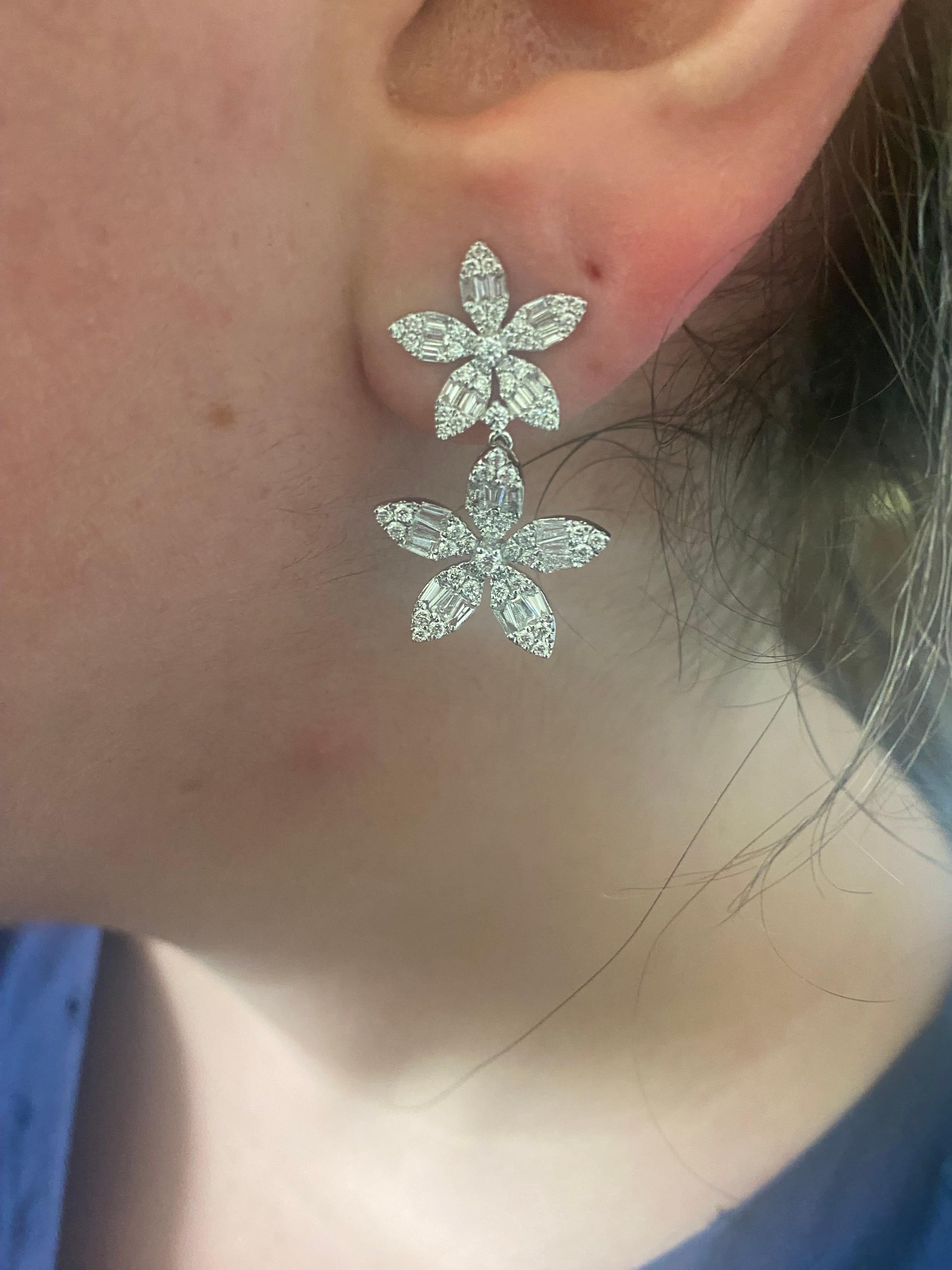 18K Flower Baguettes Drop Earrings In New Condition For Sale In Great Neck, NY