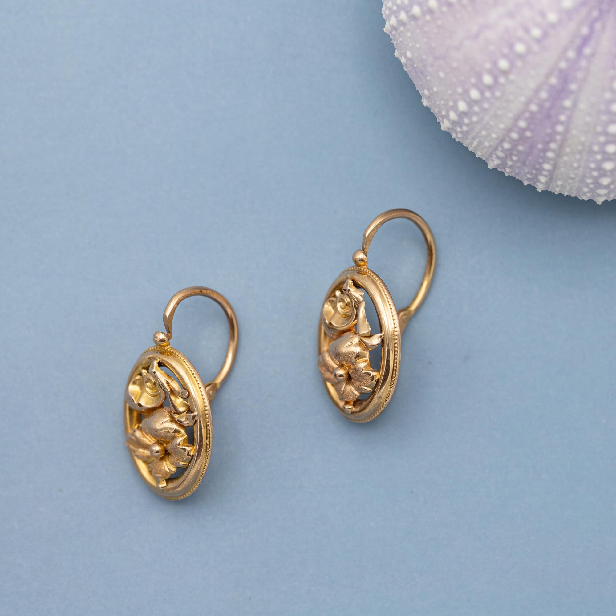 Women's or Men's 18K flower earrings - Antique floral dangling earrings - 18 karat solid gold