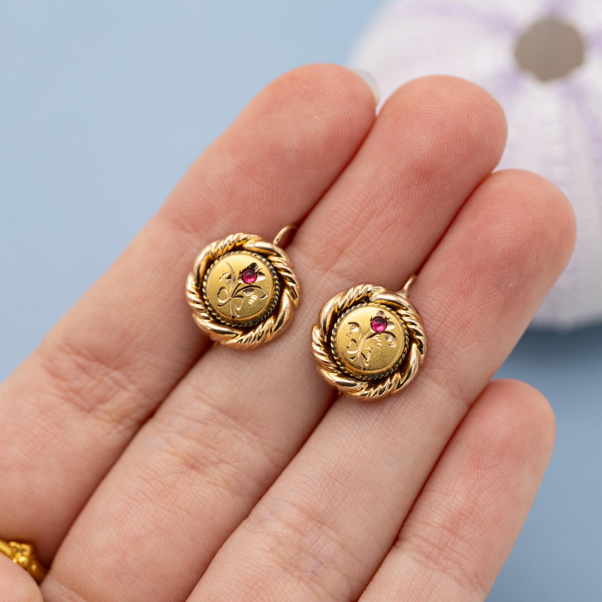 18K flower earrings - Antique sleepers, Victorian Dormeuses - Europe Art Nouveau In Good Condition In Antwerp, BE