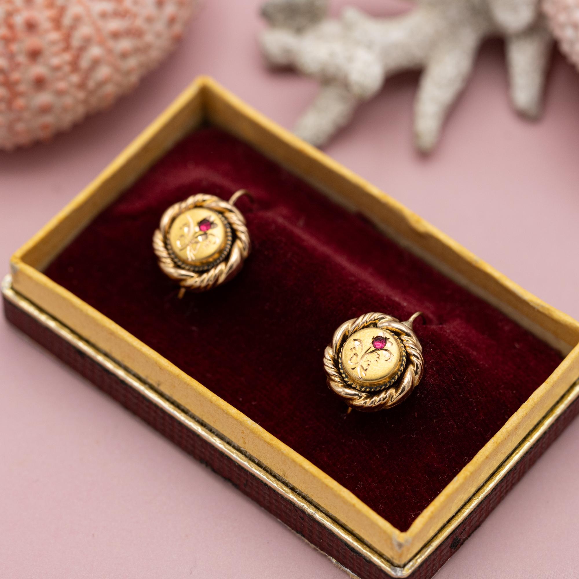 18K flower earrings - Antique sleepers, Victorian Dormeuses - Europe Art Nouveau 1
