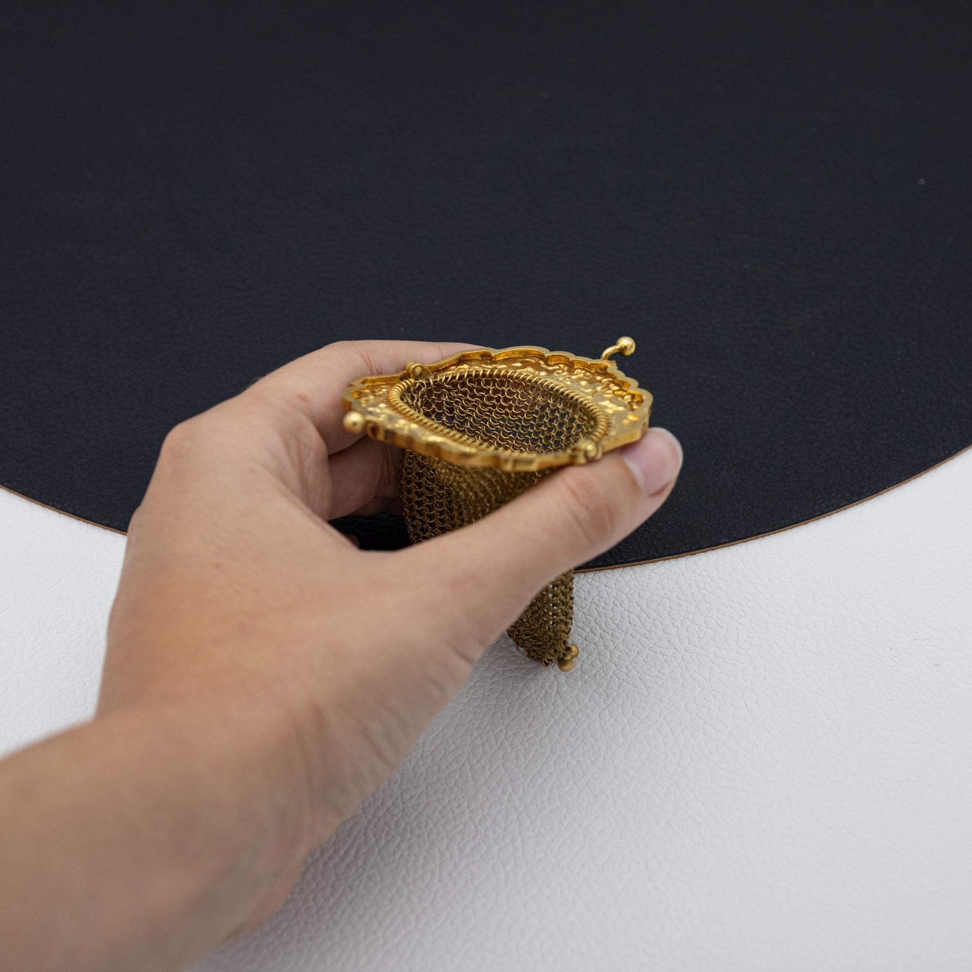 18k French Antique Gold mesh purse - Art Nouveau - Petite gold coin purse bag  For Sale 4