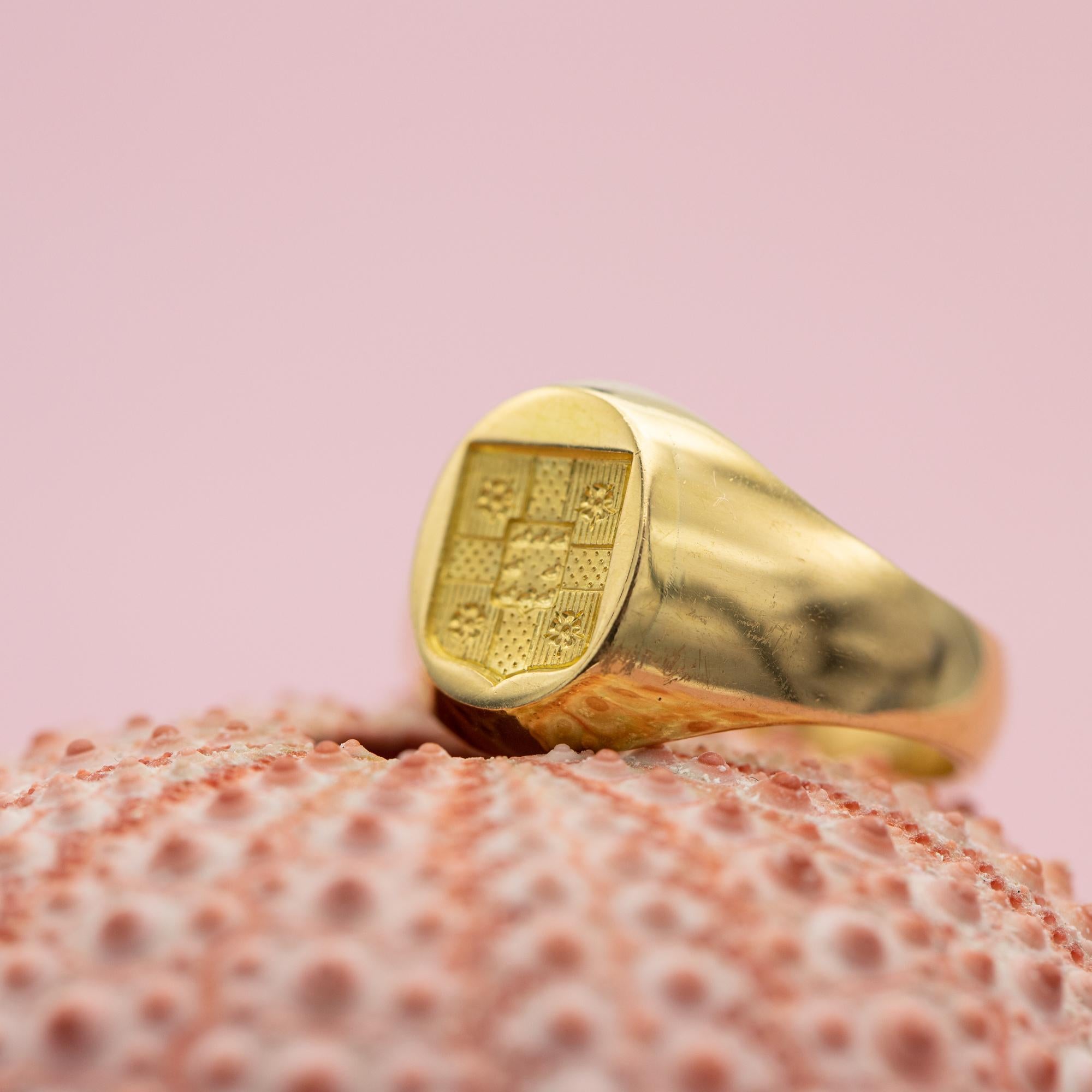 Napoleon III 18K French heavy signet ring - Intaglio ring - Patina solid gold gentleman ring