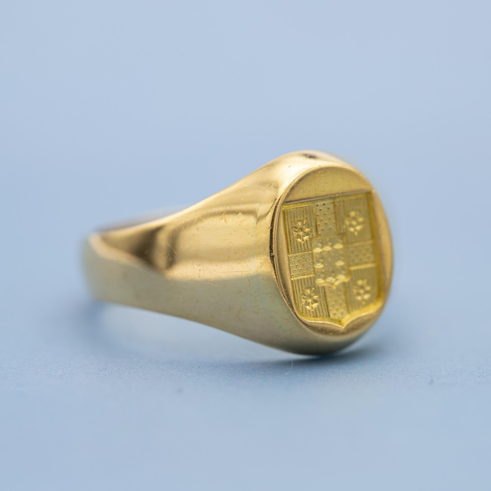 Women's or Men's 18K French heavy signet ring - Intaglio ring - Patina solid gold gentleman ring