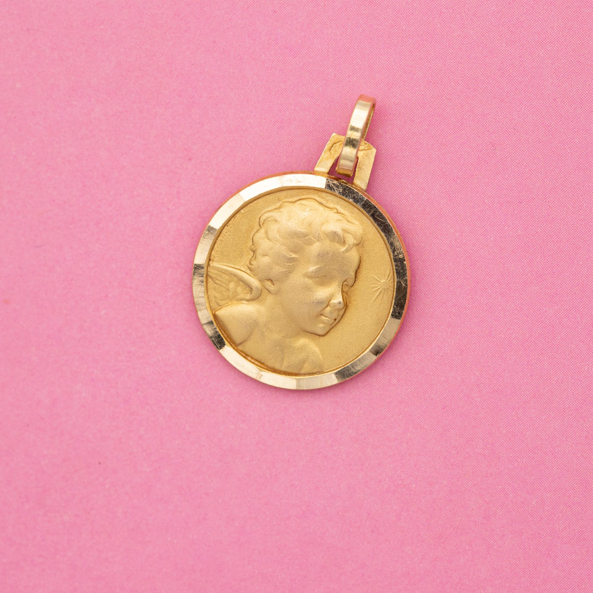  18k French Vintage cherub charm pendant - Angel medallion - solid yellow gold In Good Condition For Sale In Antwerp, BE