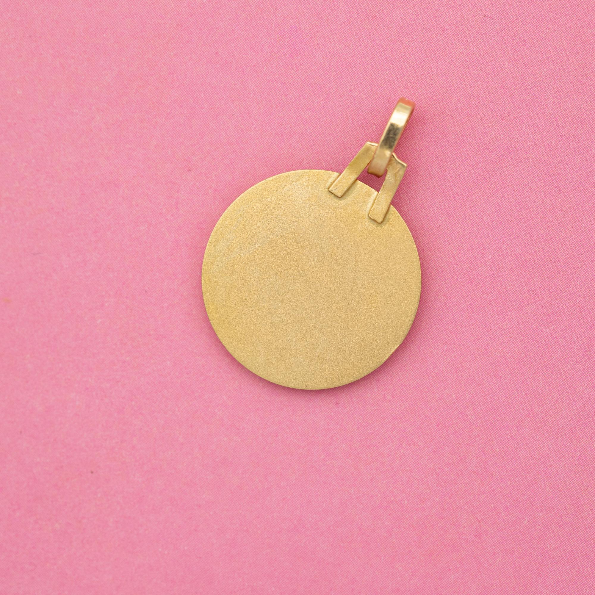 Women's or Men's  18k French Vintage cherub charm pendant - Angel medallion - solid yellow gold For Sale