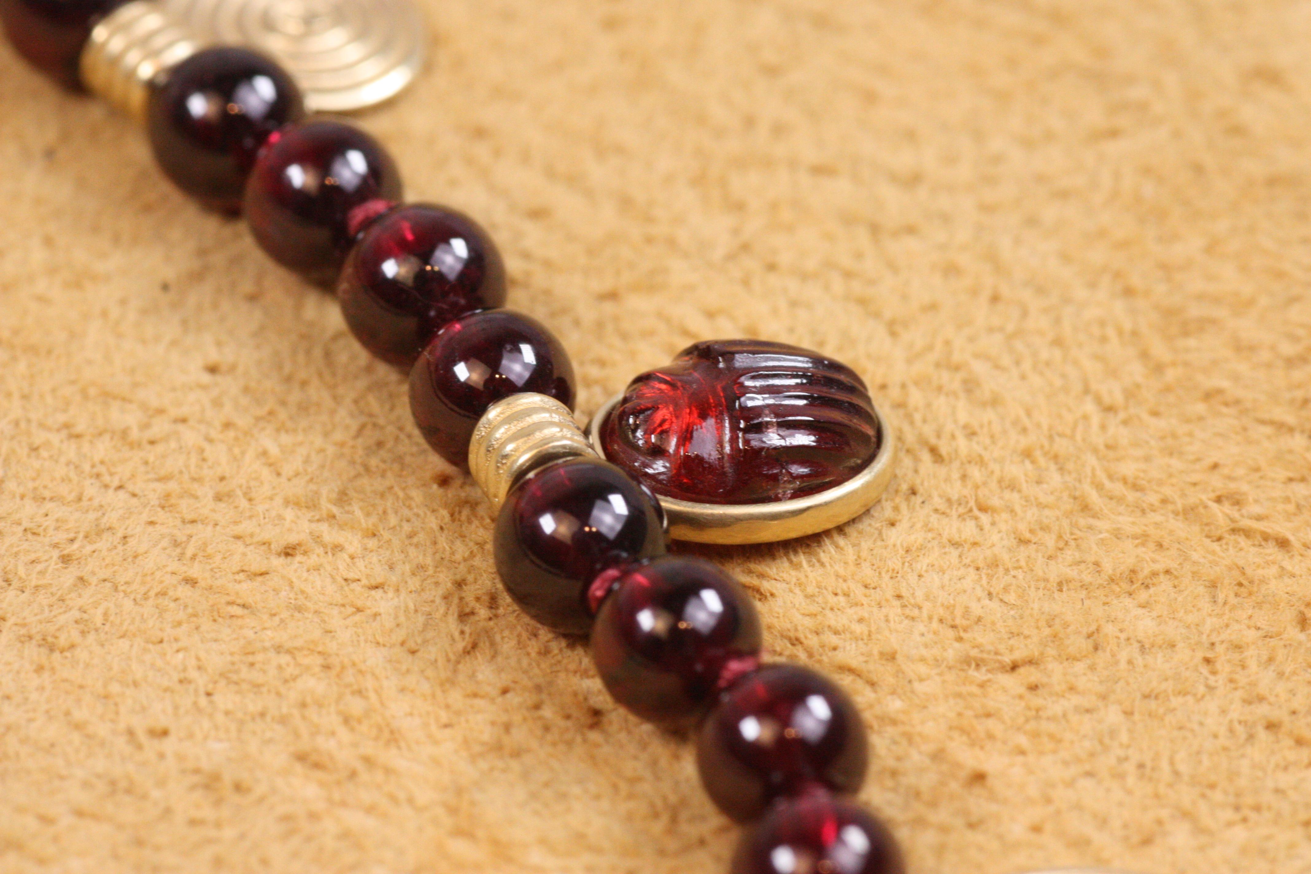 18K Garnet Scarab Sun Disc Necklace – Egyptian Revival, Garnet, Yellow Gold For Sale 1