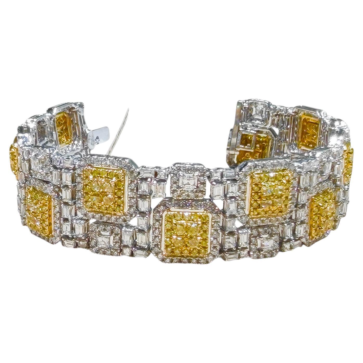 Pulsera geométrica de oro de 18 quilates con diamantes amarillos de fantasía y diamantes blancos talla esmeralda