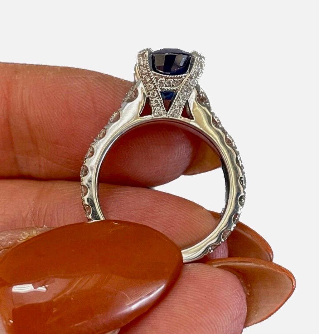 18K GIA Certified No Hear Sri Lanka Sapphire and Diamond Ring  In New Condition For Sale In Los Angeles, CA