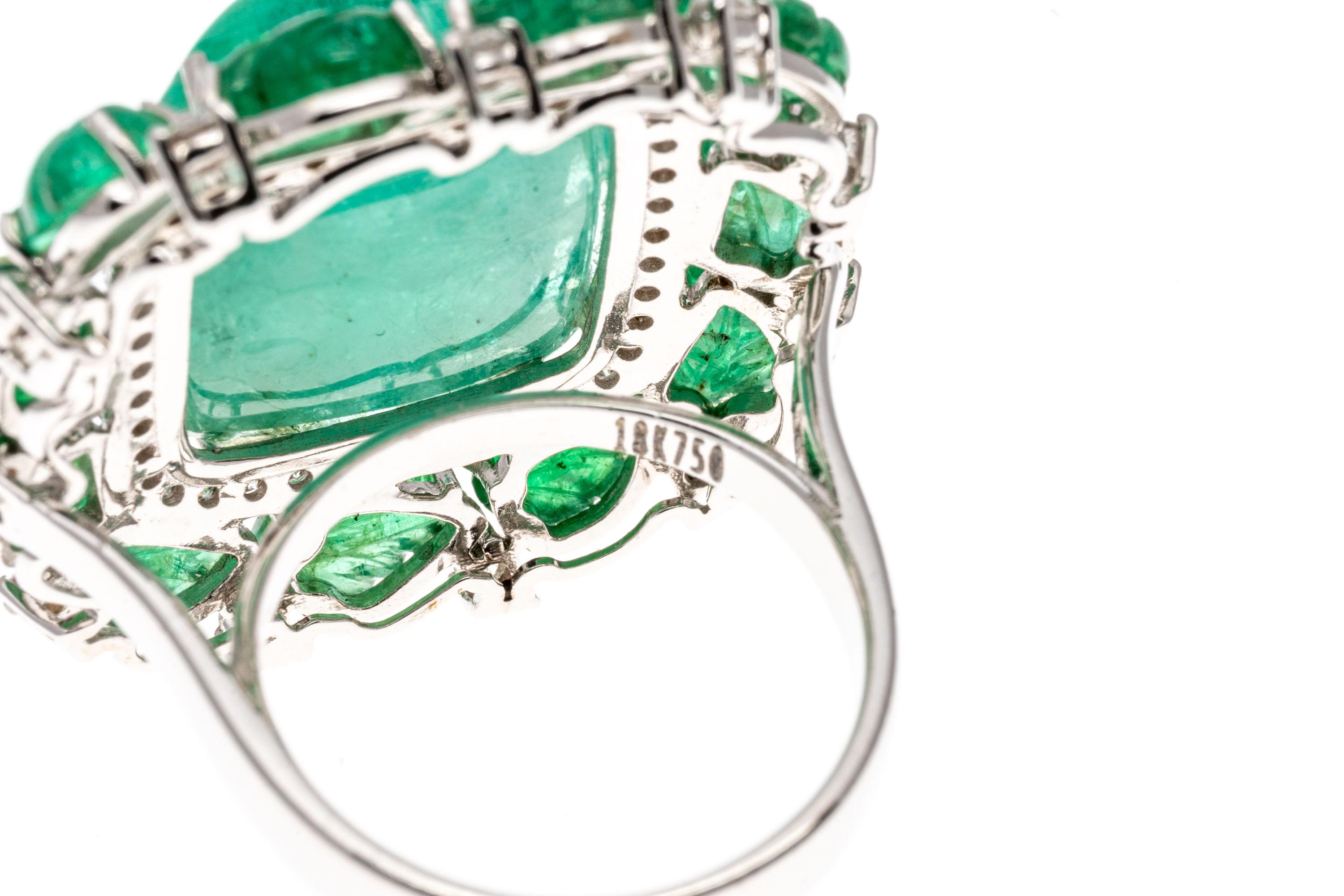 18k Glamorous Zuckerhut und geschnitzt Smaragd und Diamant-Ring (Zeitgenössisch) im Angebot