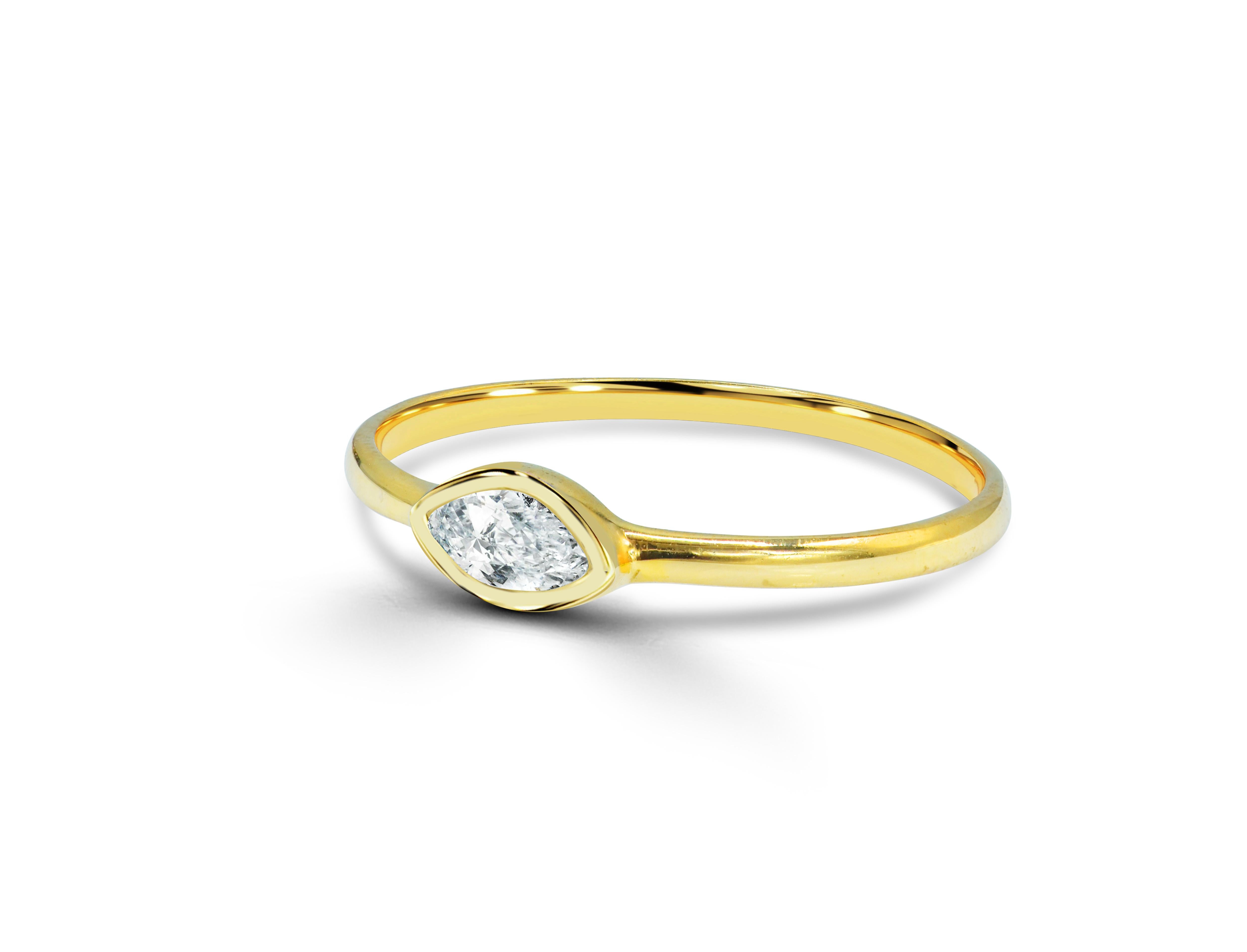 For Sale:  18k Gold 0.15 Carat Solitaire Marquise Diamond Engagement Ring 5