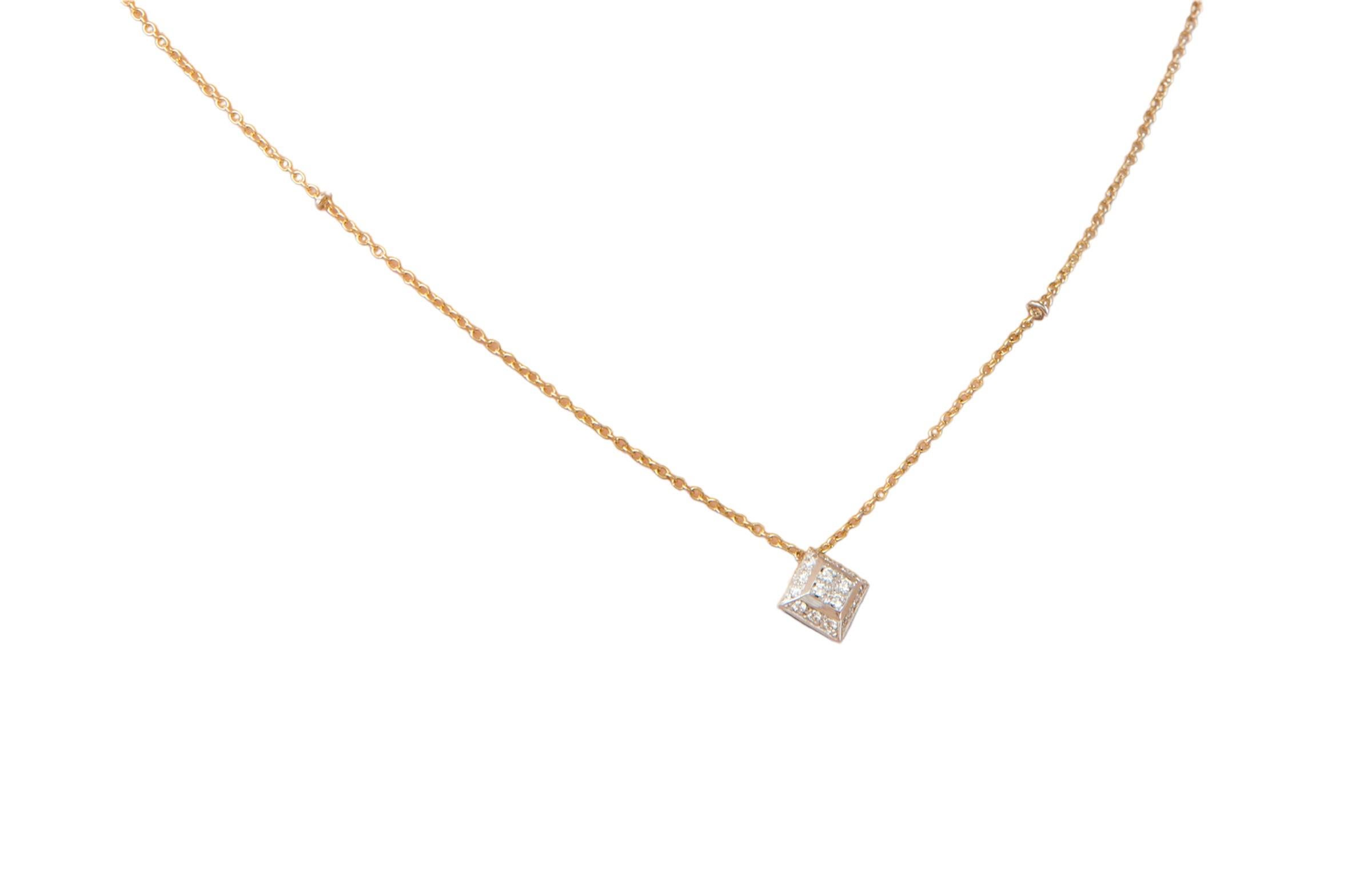 Brilliant Cut 18k Gold 0.20 Carats White Diamonds Modern Unisex Mesh Chain Pendant Necklace For Sale