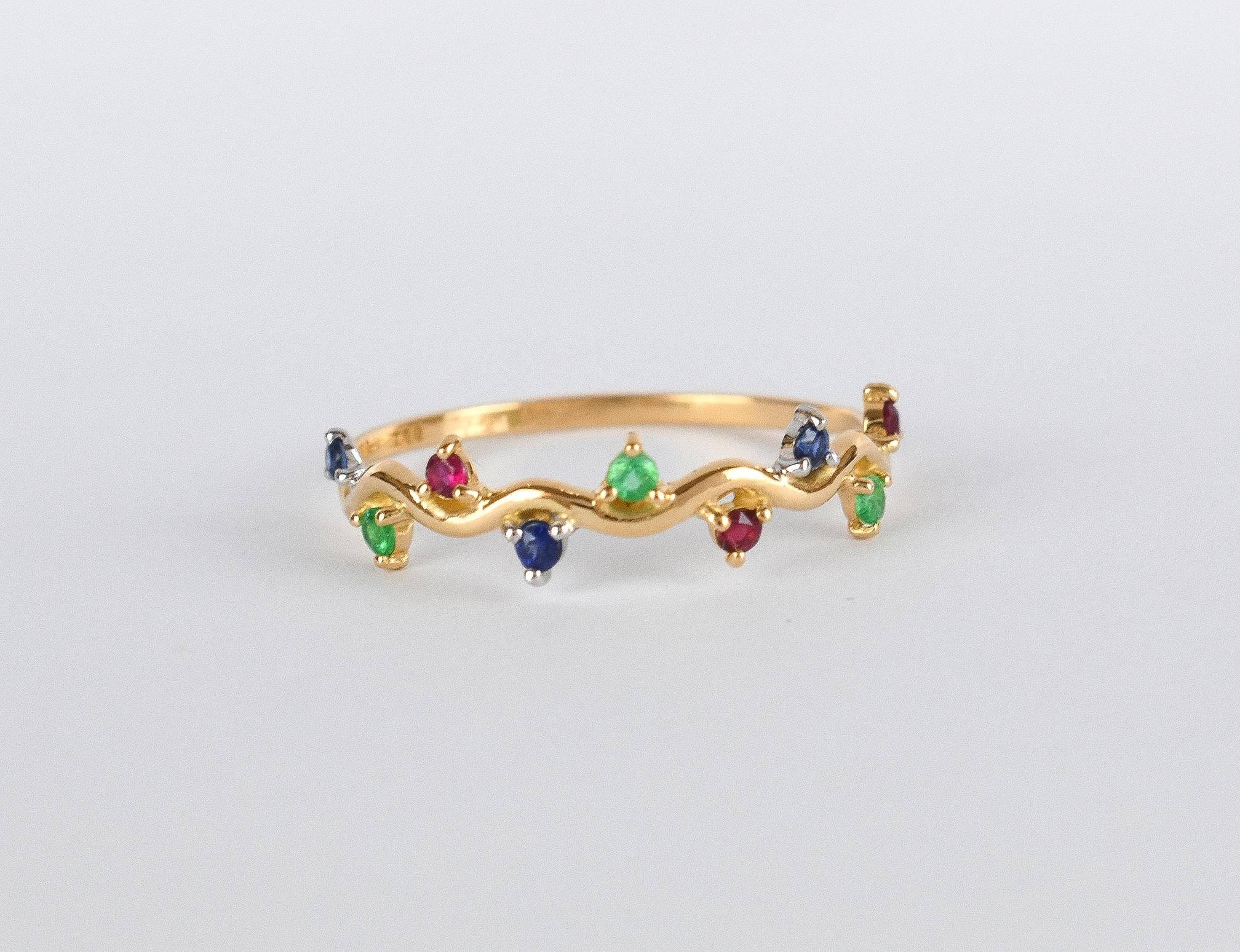 For Sale:  18k Gold 0.21 Carat Emerald Ruby and Sapphire Multi Stone Ring 4