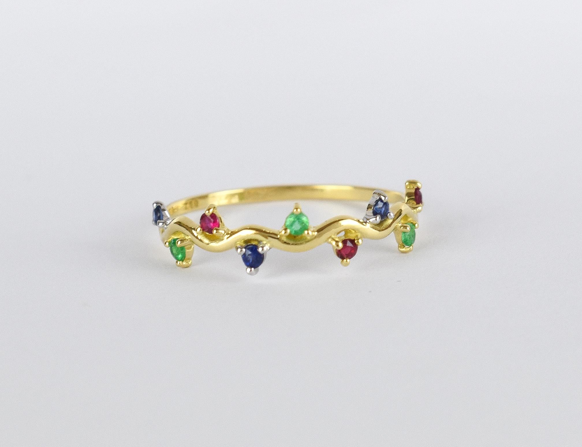 For Sale:  18k Gold 0.21 Carat Emerald Ruby and Sapphire Multi Stone Ring 5