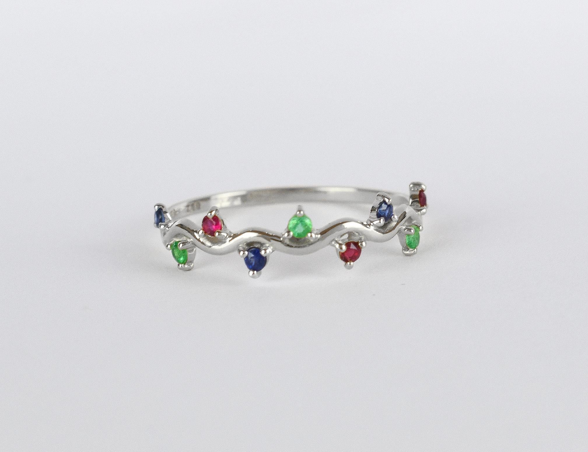 For Sale:  18k Gold 0.21 Carat Emerald Ruby and Sapphire Multi Stone Ring 6