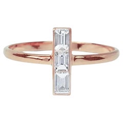 18k gold 0.30 Carat baguette diamond vertical bar ring
