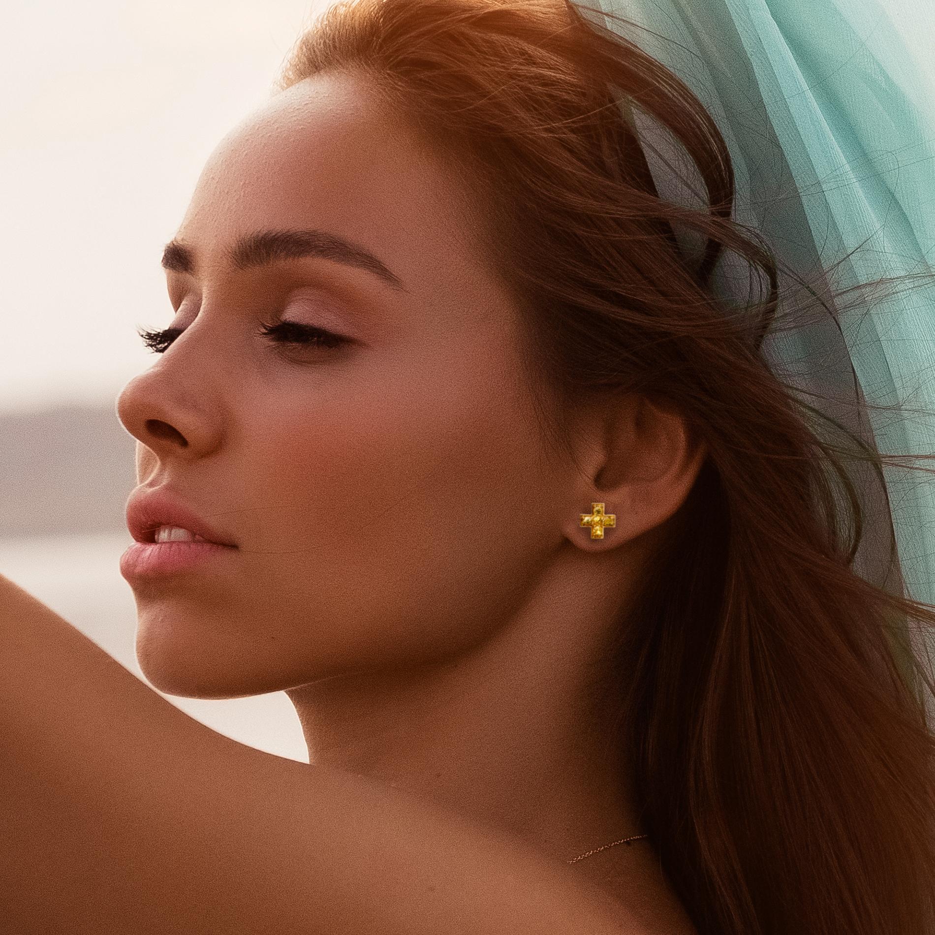 Round Cut Sybarite Jewellery Yellow Sapphire Stud Earrings 18 Karat Yellow Gold