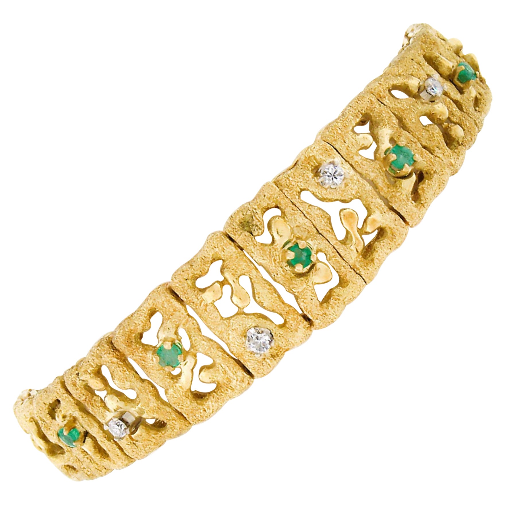 Pulsera de oro de 18 quilates de 0,46 quilates de diamantes esmeralda con textura abierta y graduada en venta