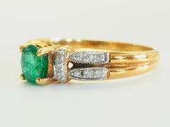 Anillo de oro de 18 quilates con esmeralda ovalada de 0,47 ct y diamante vintage de 0,07 ct con mango partido