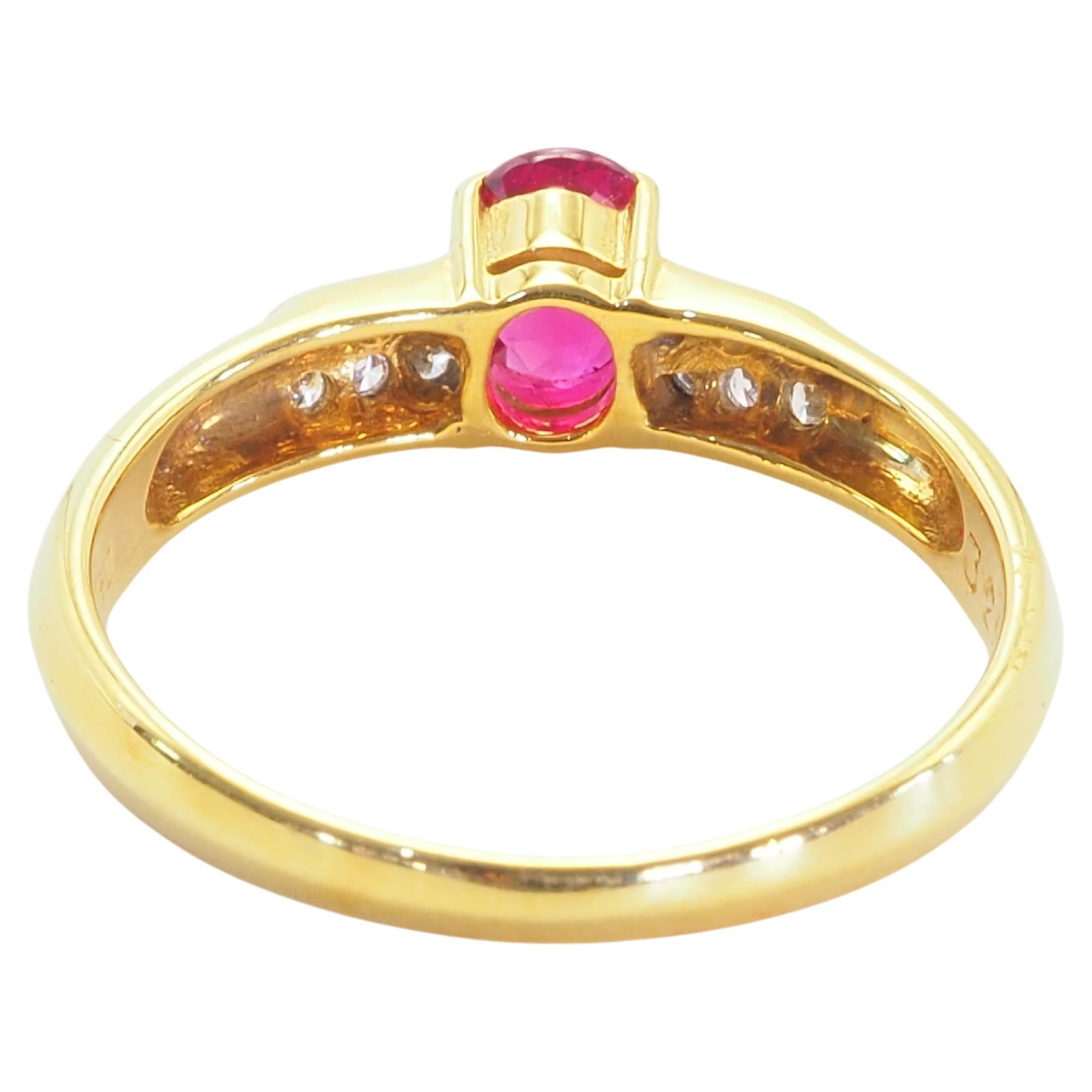 Anillo fino de oro de 18 quilates con rubí rojo vivo ovalado de 0,55 quilates y diamante de 0,07 quilates Corte oval