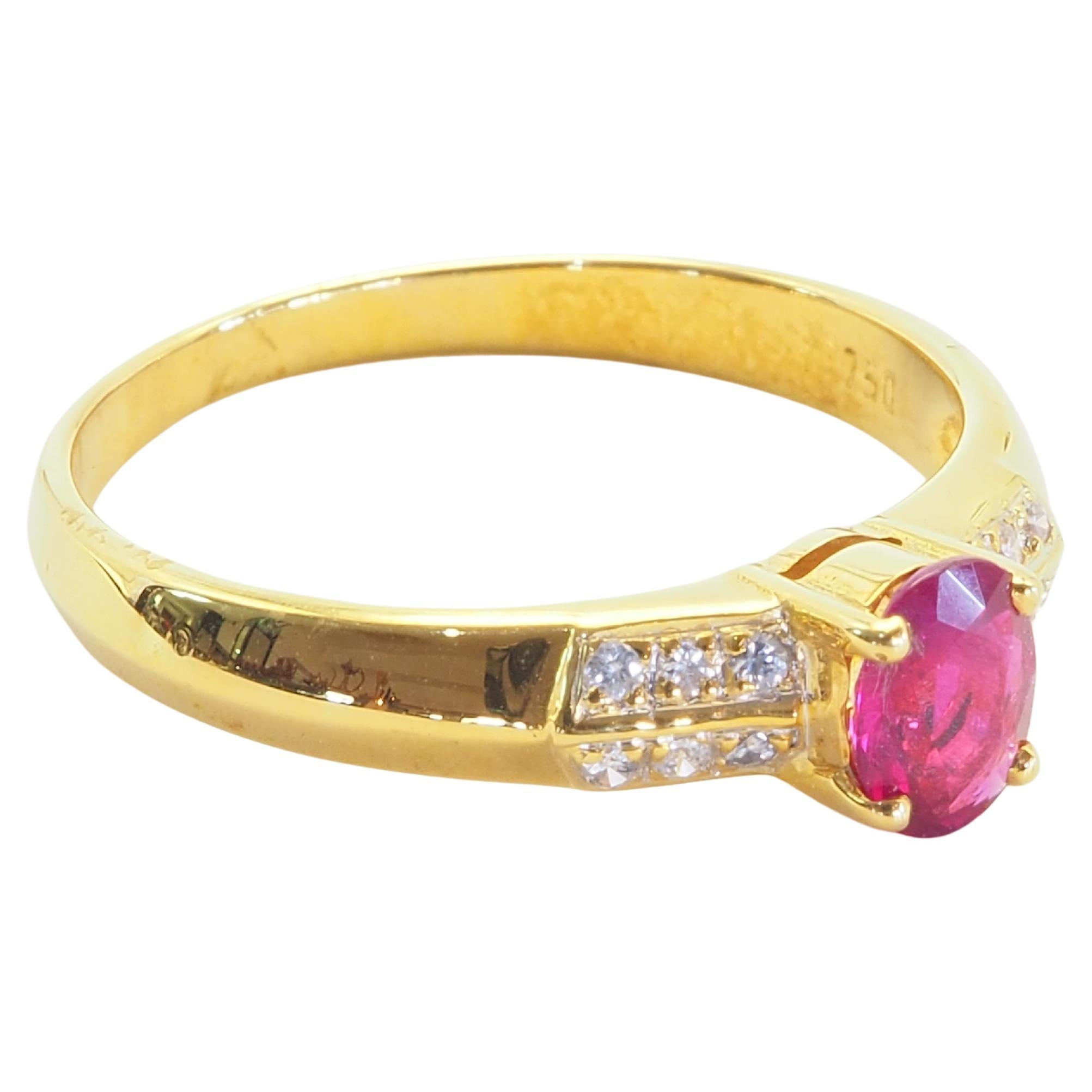 Anillo fino de oro de 18 quilates con rubí rojo vivo ovalado de 0,55 quilates y diamante de 0,07 quilates en Nuevo Estado en เกาะสมุย, TH