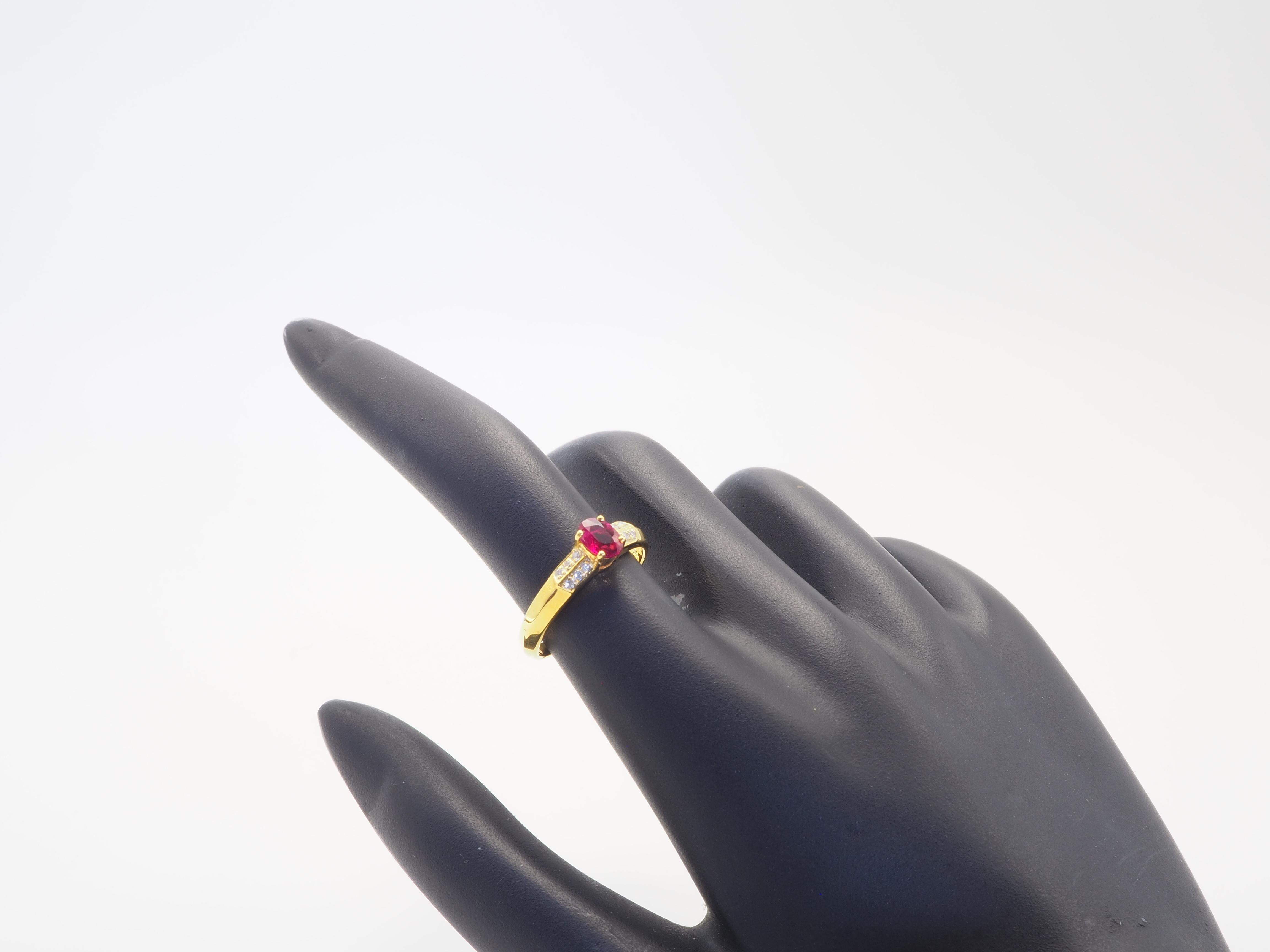De las mujeres Anillo fino de oro de 18 quilates con rubí rojo vivo ovalado de 0,55 quilates y diamante de 0,07 quilates