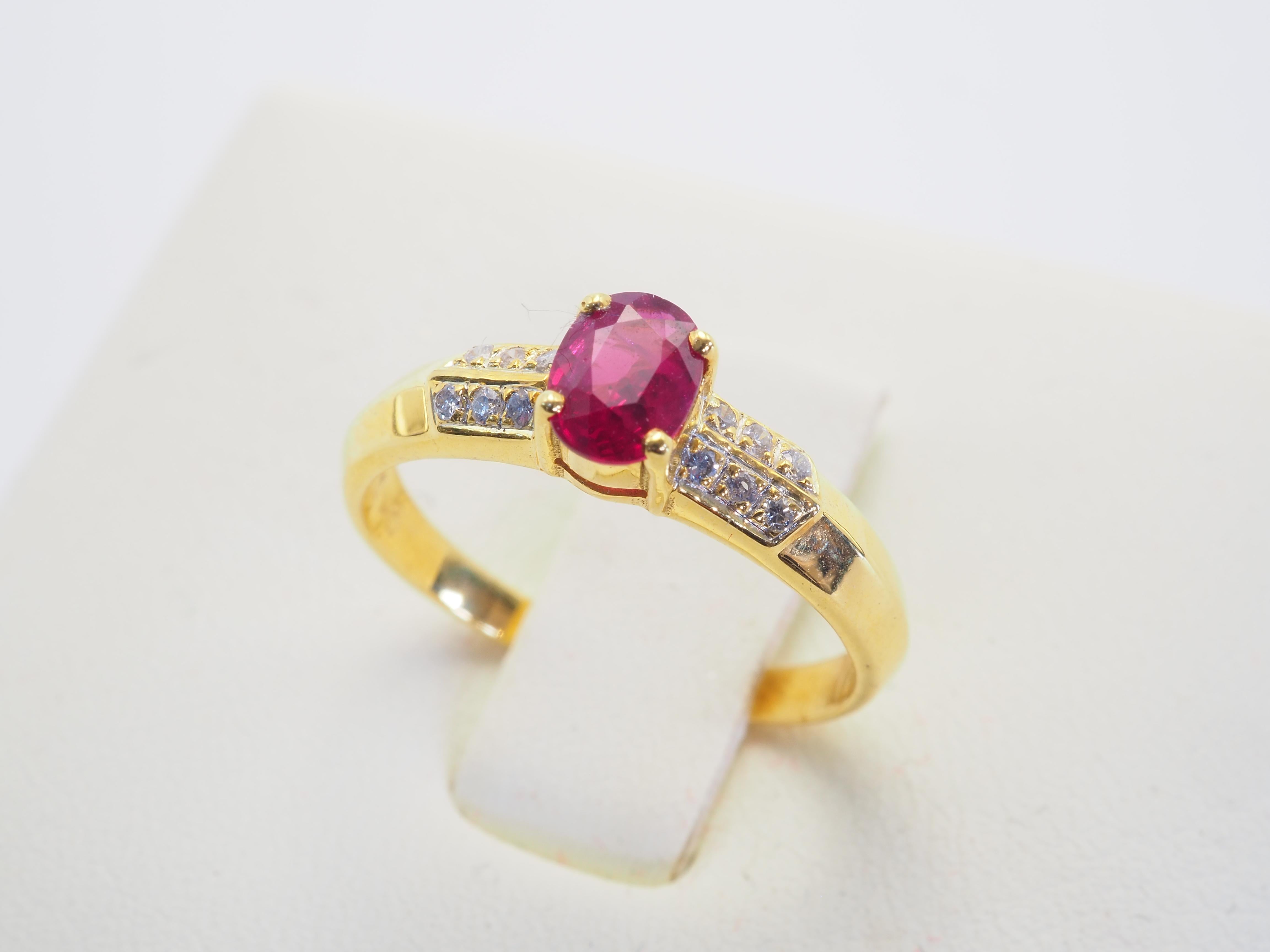 Anillo fino de oro de 18 quilates con rubí rojo vivo ovalado de 0,55 quilates y diamante de 0,07 quilates 4