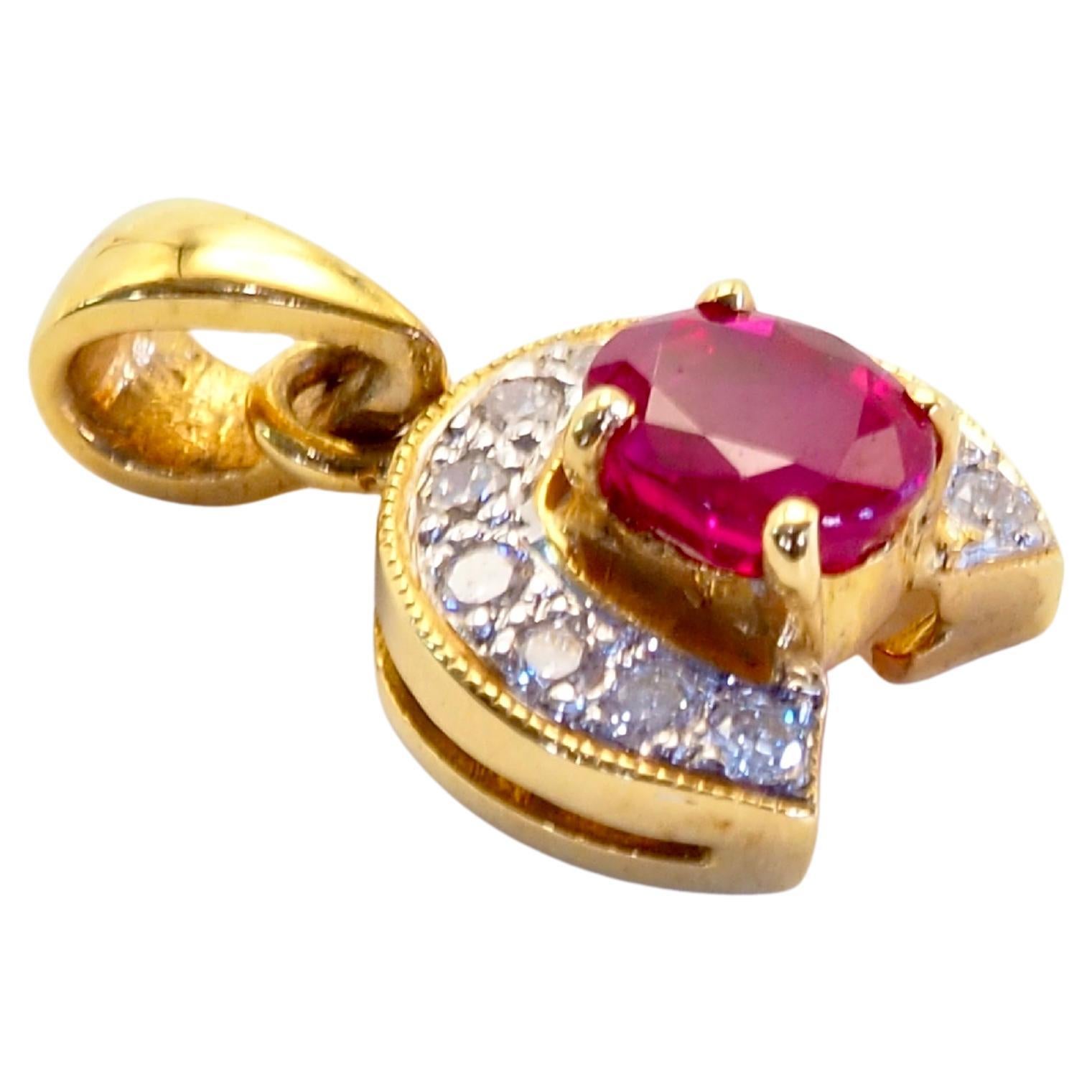 Taille ovale Pendentif en or 18K 0.58ct Rubis ovale et 0.12ct Diamant Horseshoe Enhancer en vente