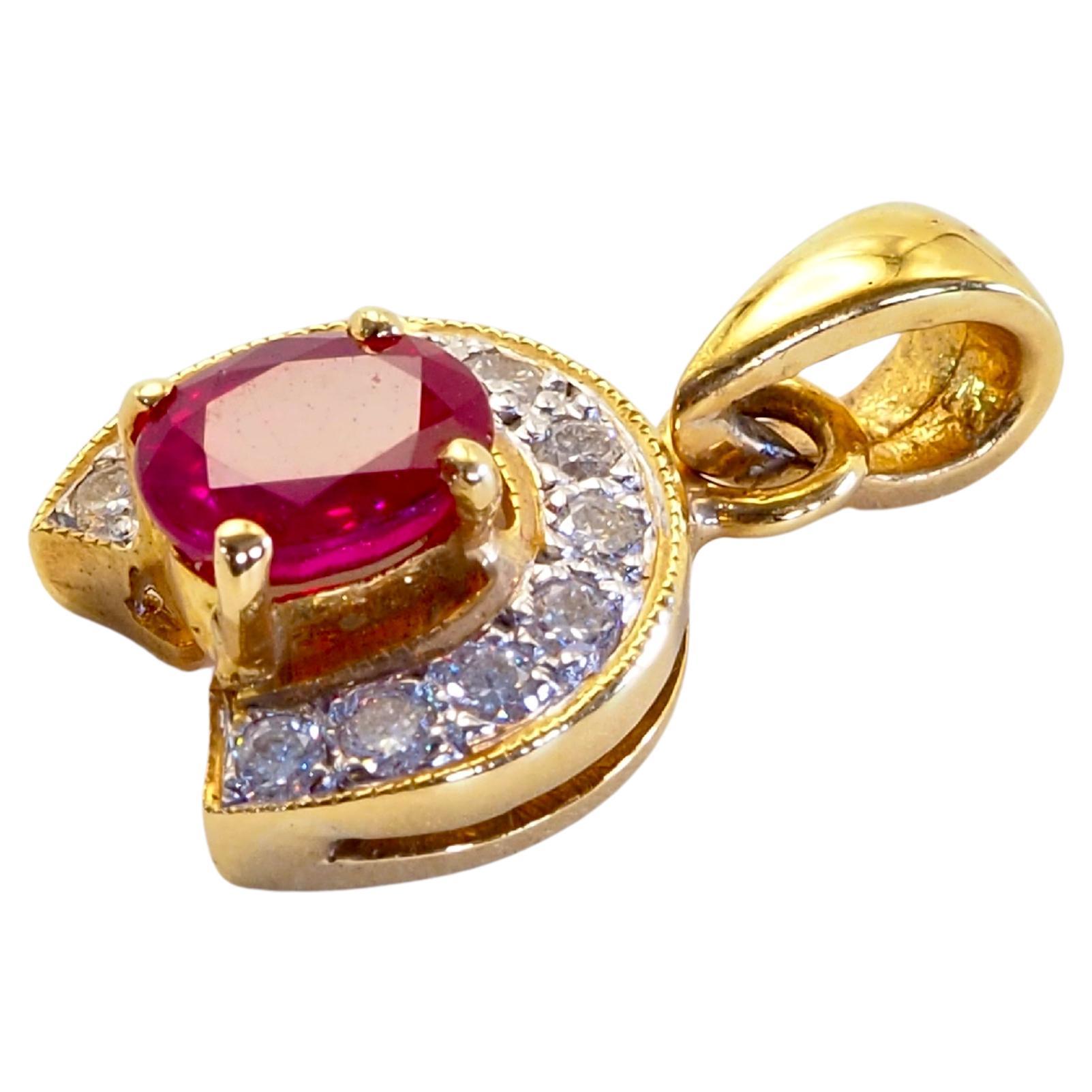 Pendentif en or 18K 0.58ct Rubis ovale et 0.12ct Diamant Horseshoe Enhancer Neuf - En vente à เกาะสมุย, TH
