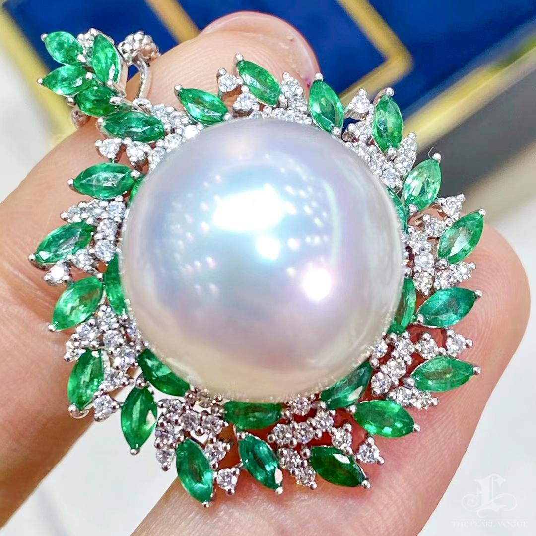 Ciondolo di smeraldo con perla dei mari del sud Aurora del giardino imperiale In condizioni Nuovo in vendita a New York, NY