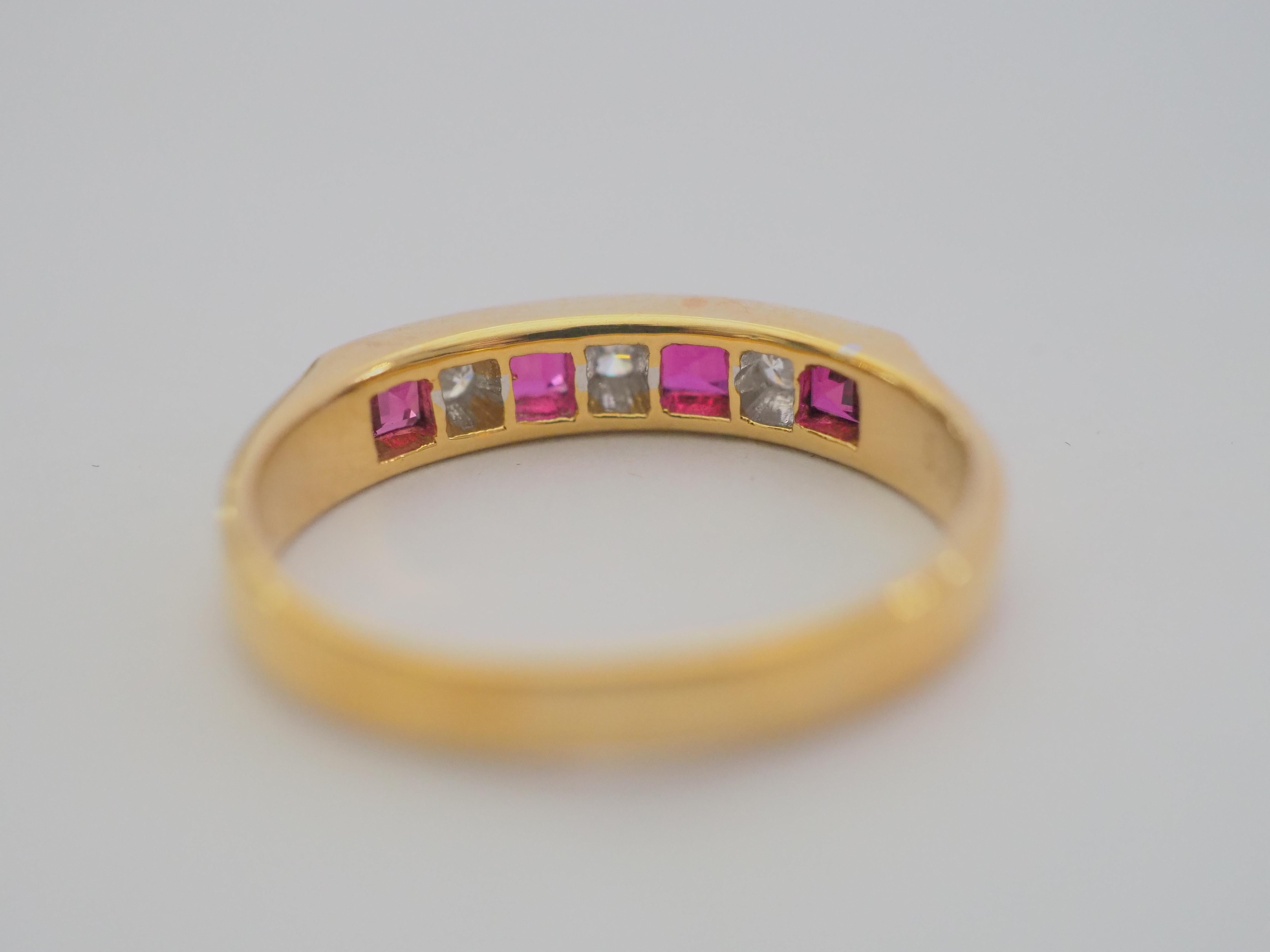 18K Gold 0.60ct Ruby & 0.06ct Diamond Band Ring In Excellent Condition For Sale In เกาะสมุย, TH