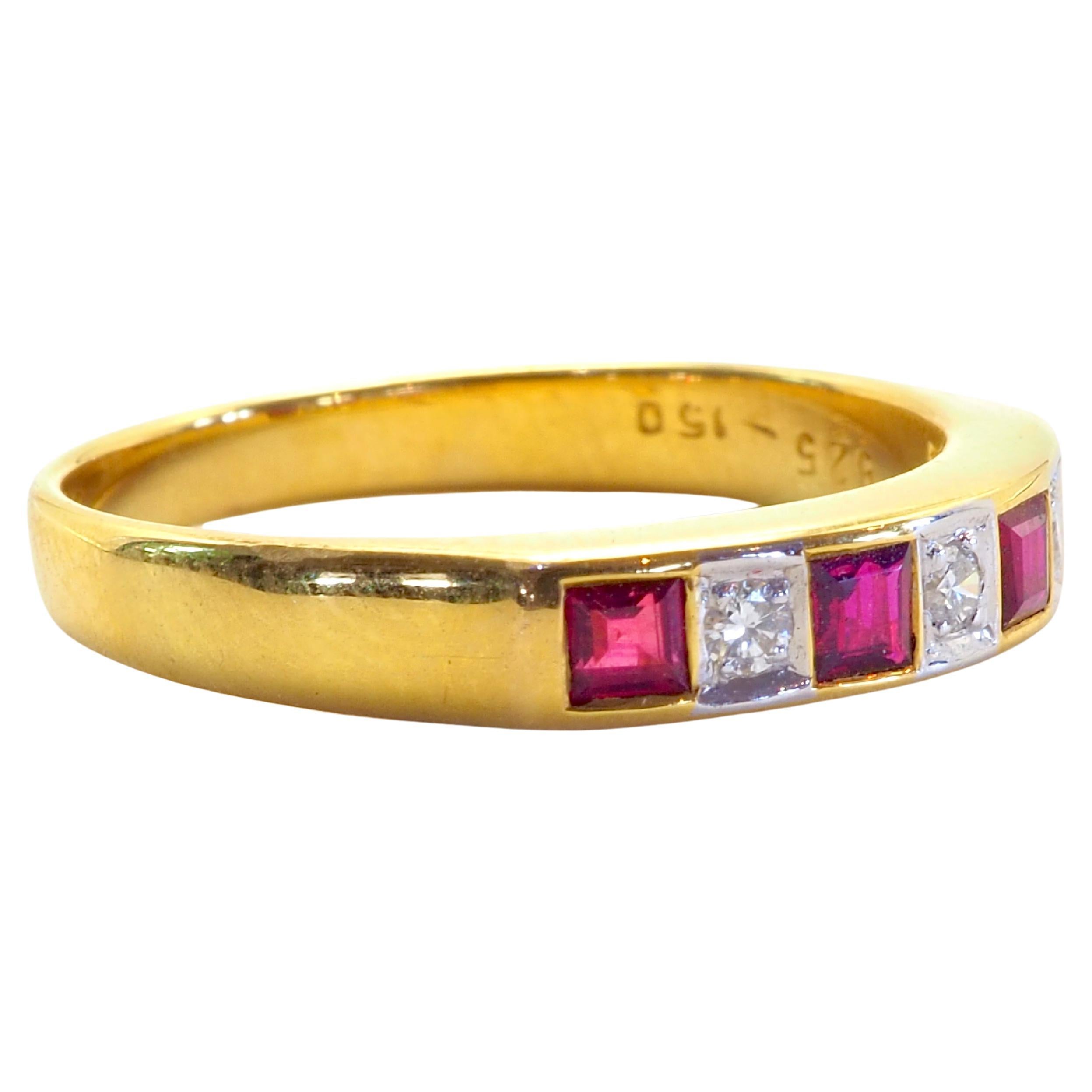 Bague en or 18K avec rubis carré de 0,60ct et diamant de 0,06ct Neuf à เกาะสมุย, TH