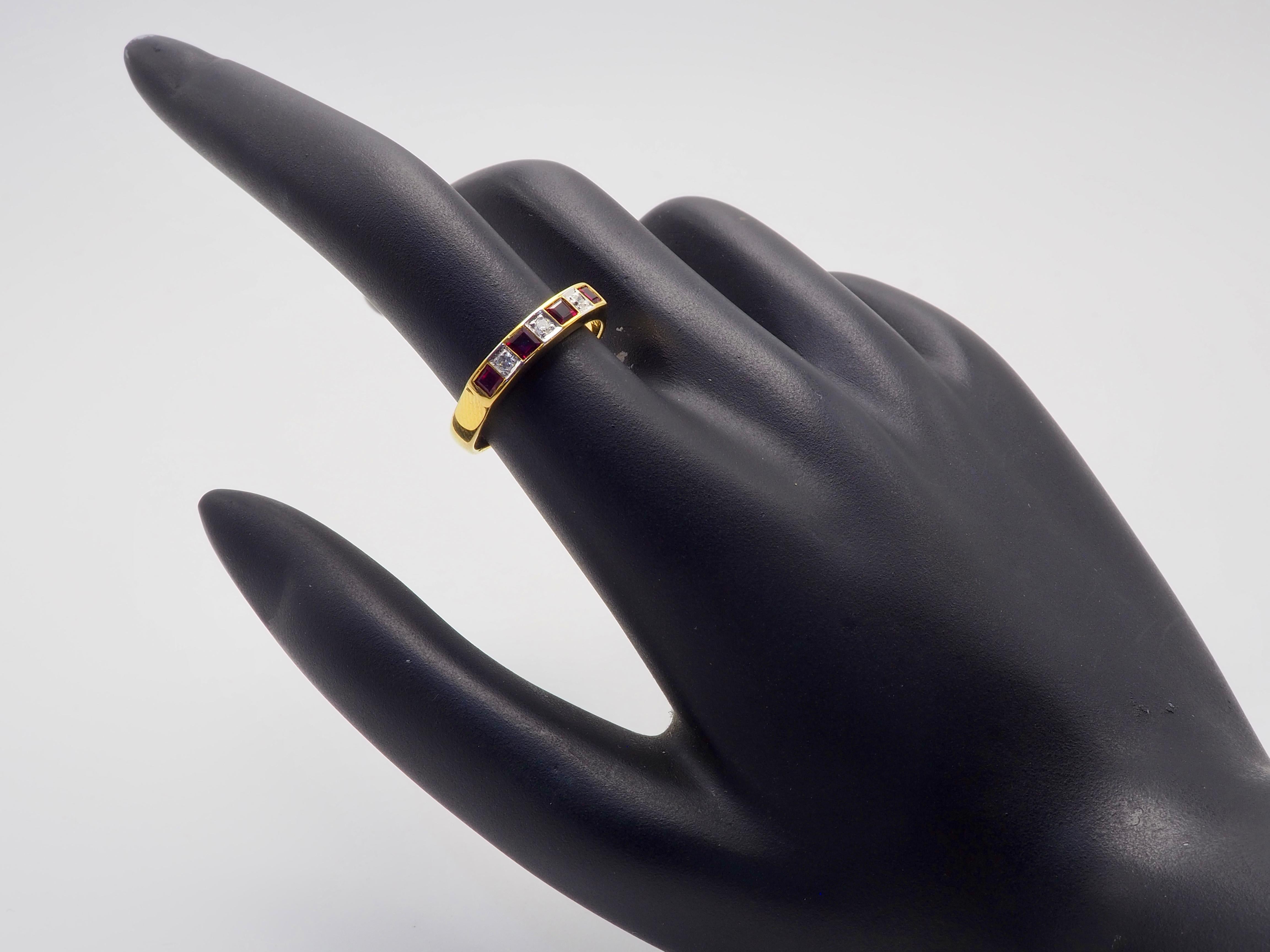 Bague en or 18K avec rubis carré de 0,60ct et diamant de 0,06ct 1