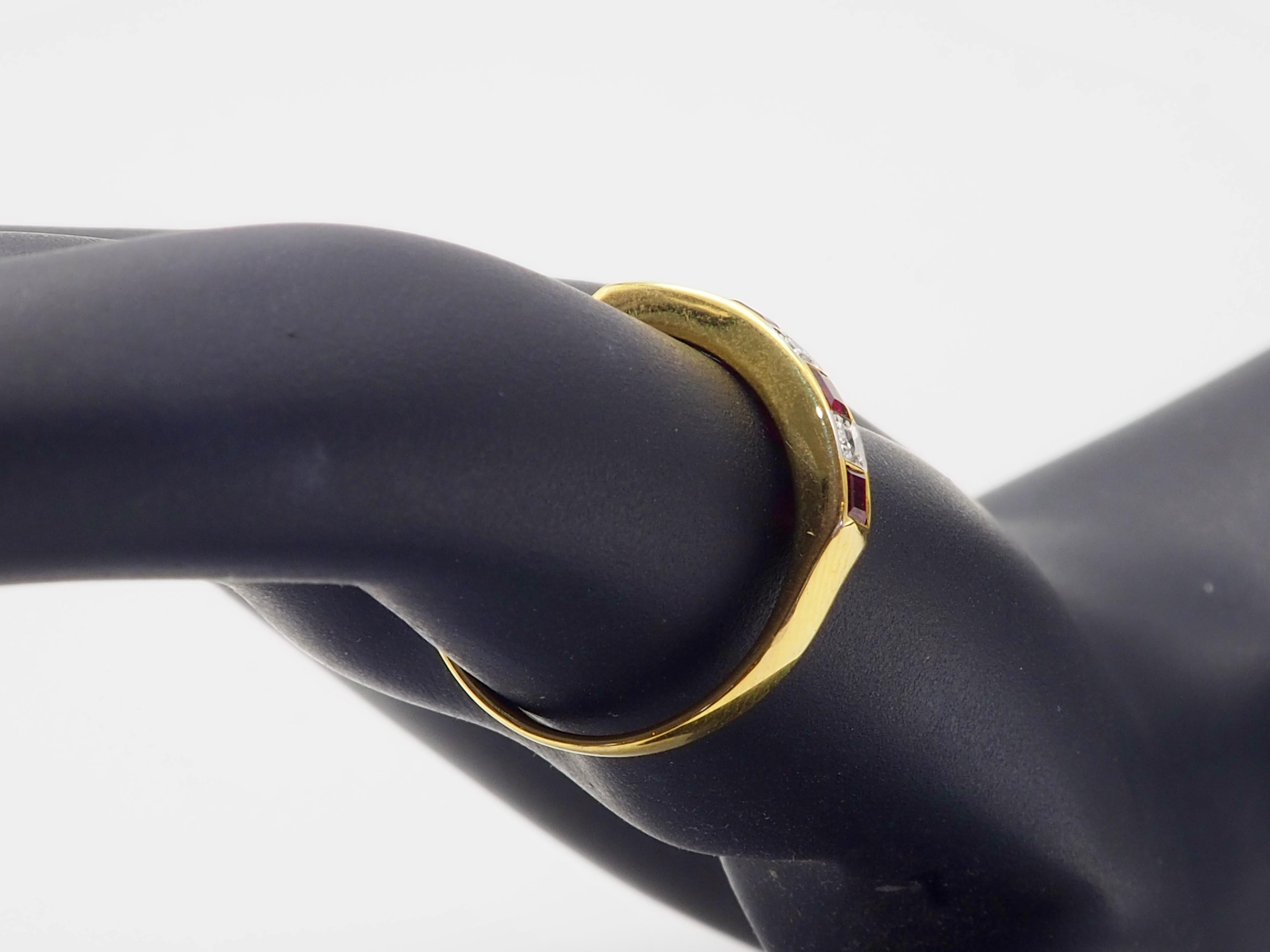 Bague en or 18K avec rubis carré de 0,60ct et diamant de 0,06ct 3