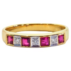 Bague en or 18K avec rubis carré de 0,60ct et diamant de 0,06ct