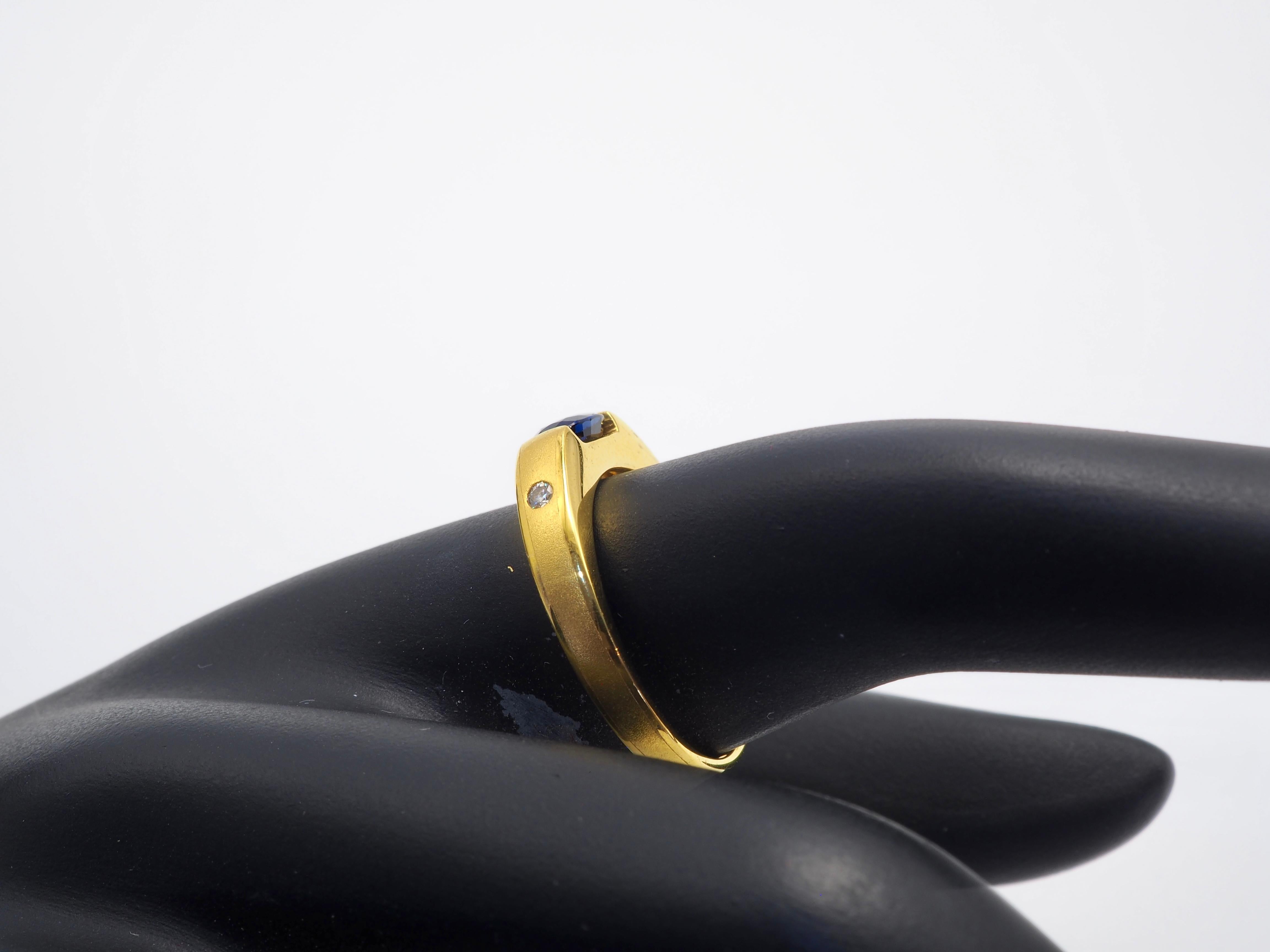 18k Gold 0.62ct Blue Sapphire & 0.04ct Diamond Matte Band Ring In New Condition In เกาะสมุย, TH