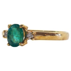18K Gold 0.62ct Oval Emerald & 0.06ct Brilliant Diamond Ring