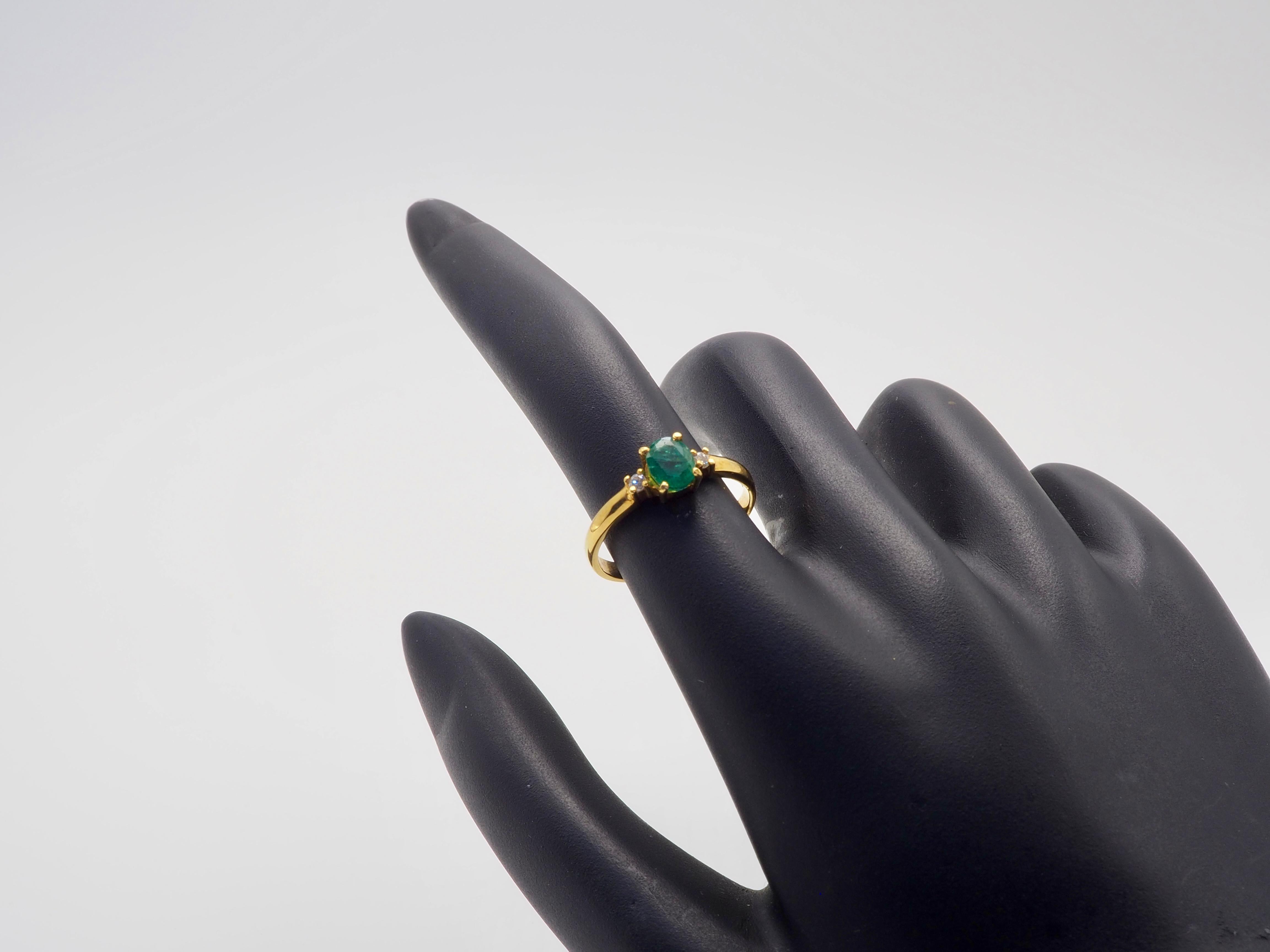 18K Gold 0.62ct Oval Emerald & 0.06ct Brilliant Diamond Ring For Sale 1