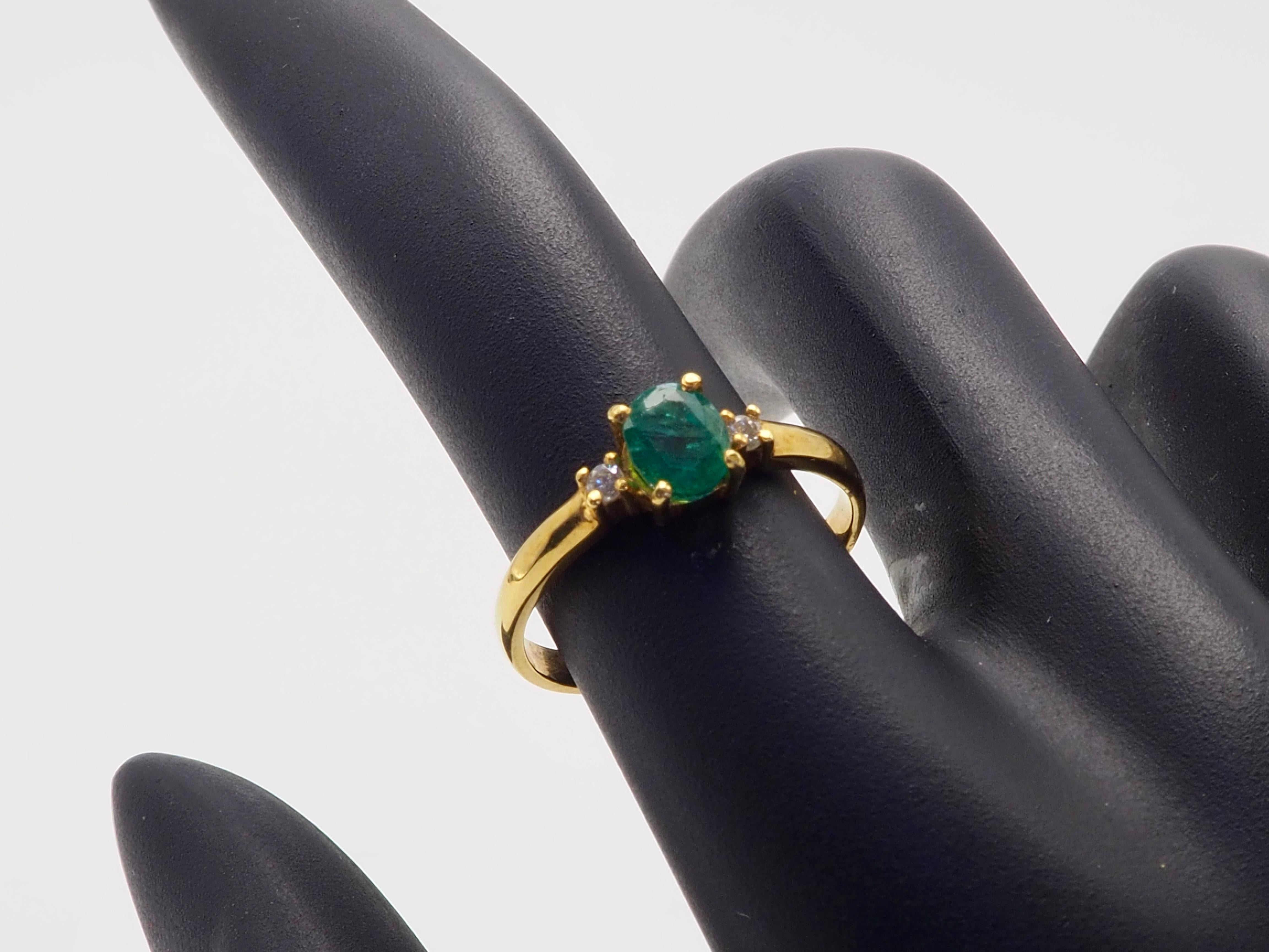18K Gold 0.62ct Oval Emerald & 0.06ct Brilliant Diamond Ring For Sale 4