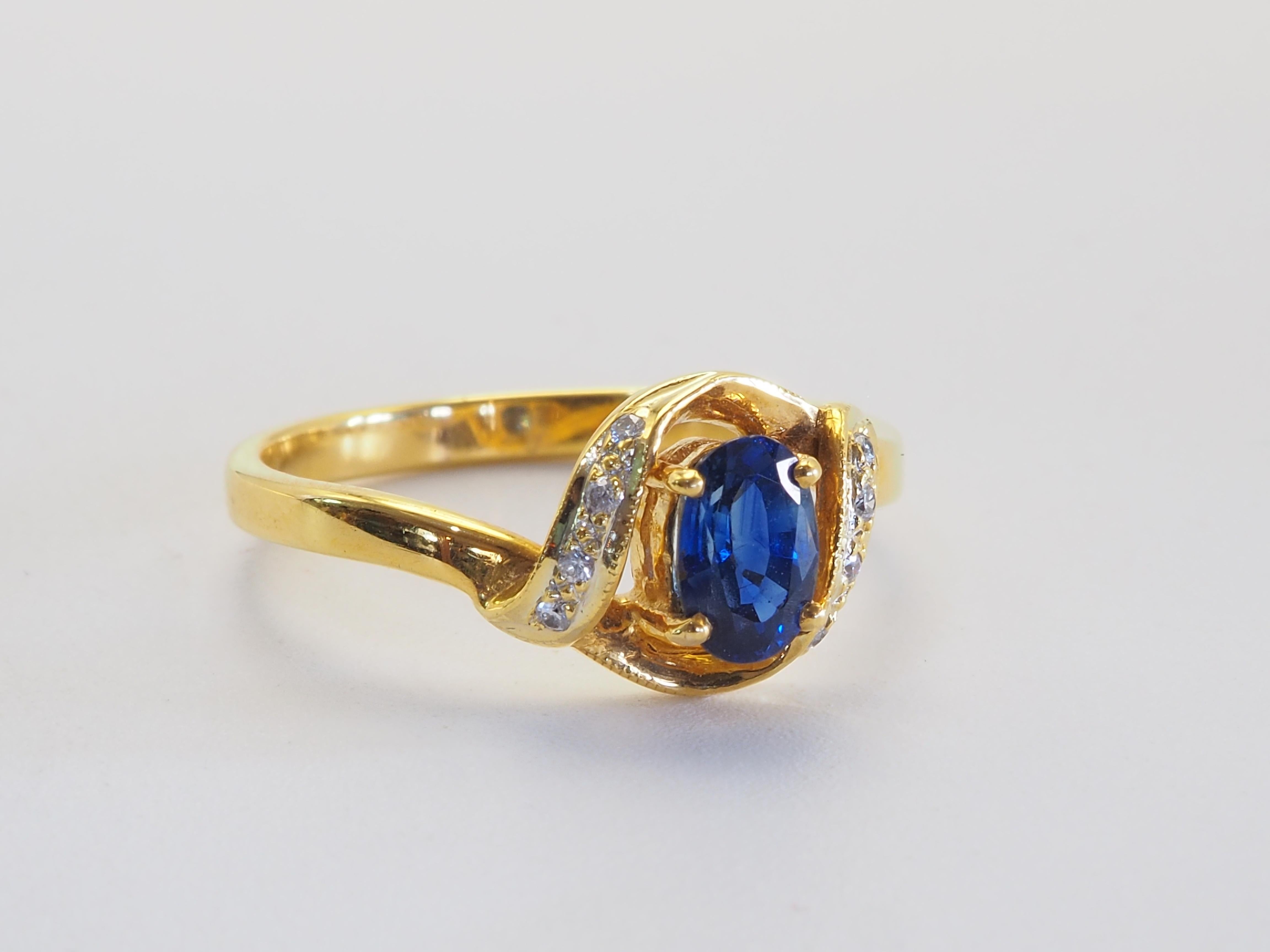 Bague en or 18K 0.62ct Vivid Diamonds & 0.05ct Diamants ronds Neuf - En vente à เกาะสมุย, TH