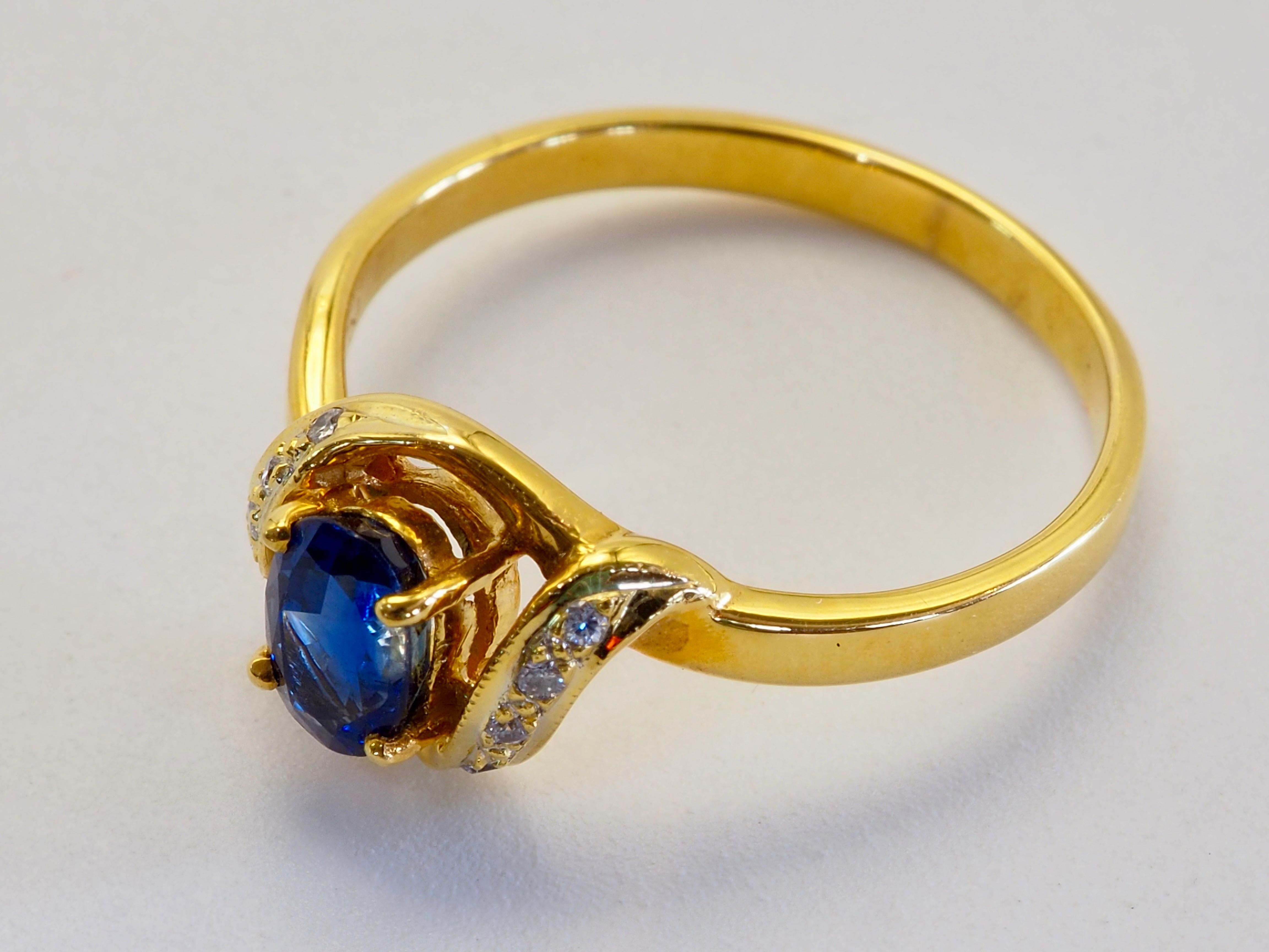 Bague en or 18K 0.62ct Vivid Diamonds & 0.05ct Diamants ronds Pour femmes en vente