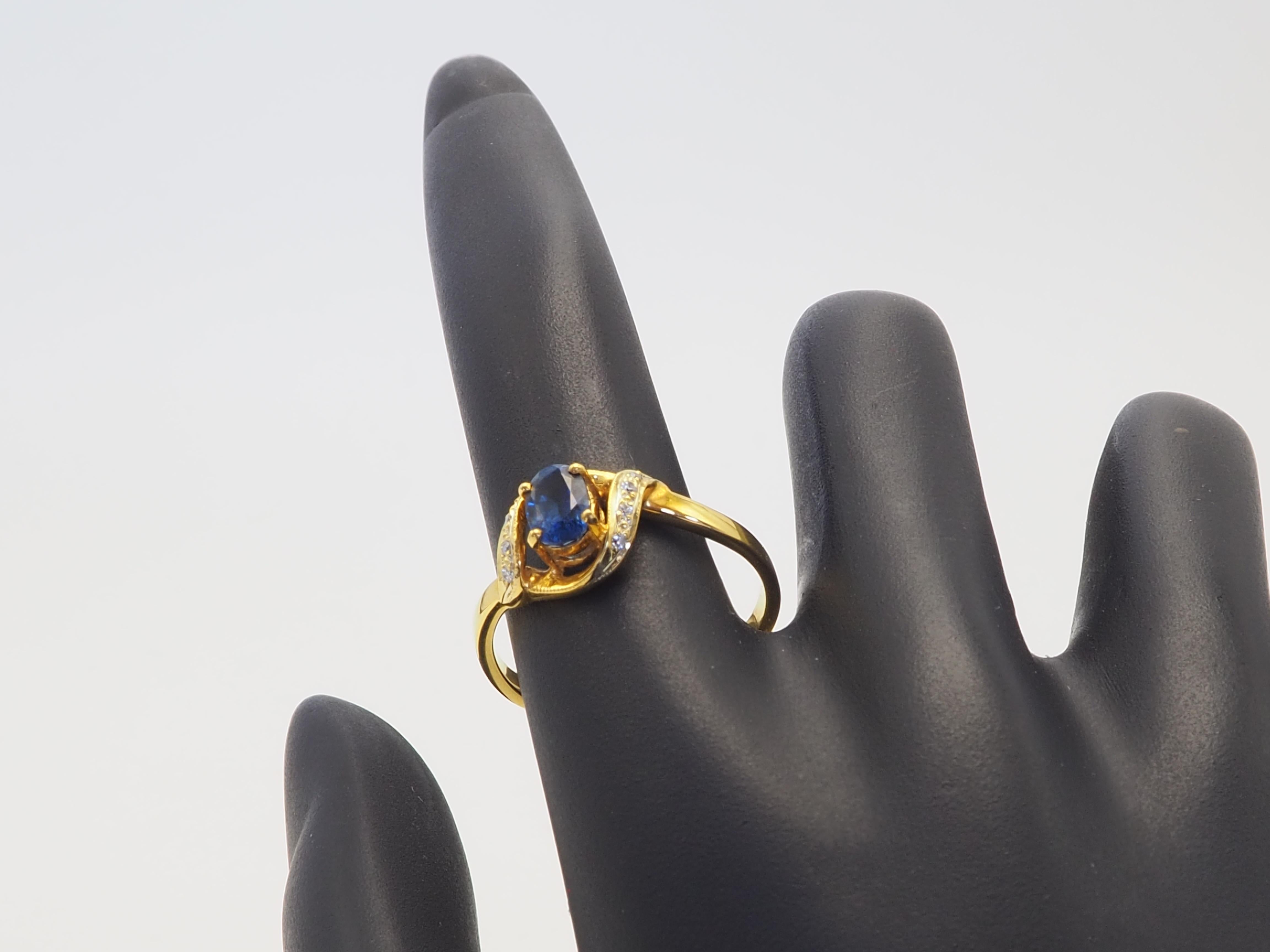 Bague en or 18K 0.62ct Vivid Diamonds & 0.05ct Diamants ronds en vente 4