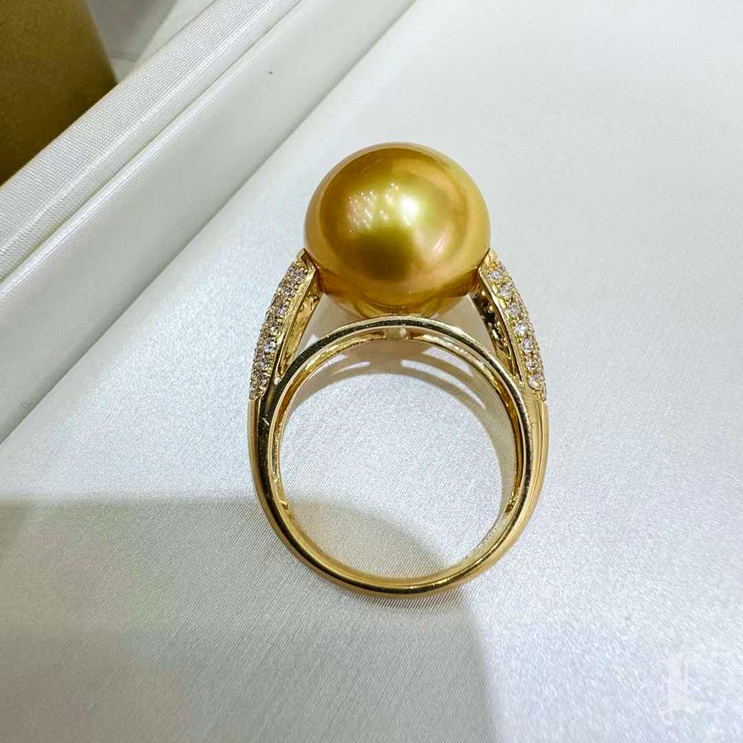 【Crown Radiance】Golden Glow Diamond Pavé South Sea Pearl Ring For Sale 2