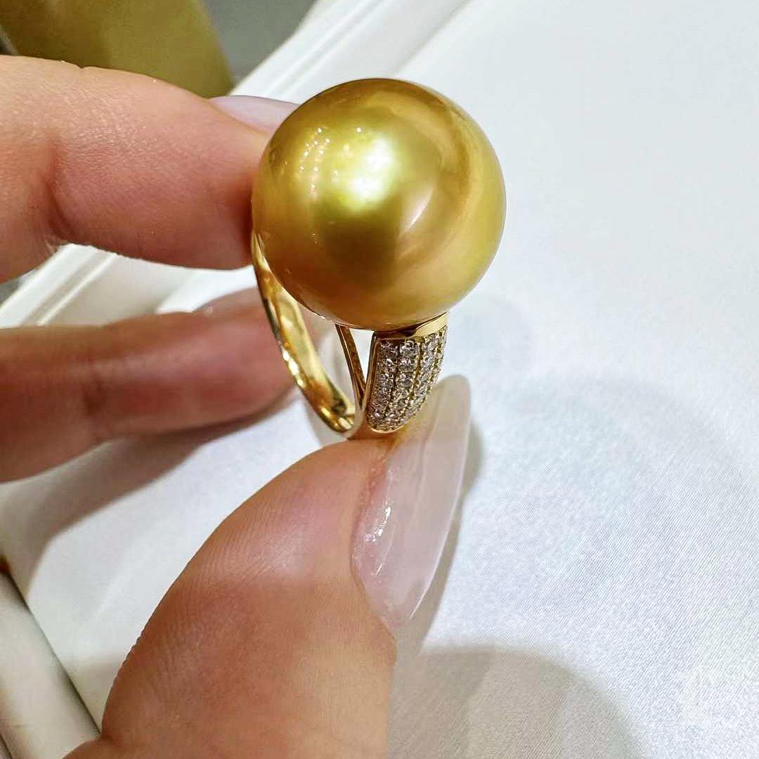 【Crown Radiance】Golden Glow Diamond Pavé South Sea Pearl Ring For Sale 3