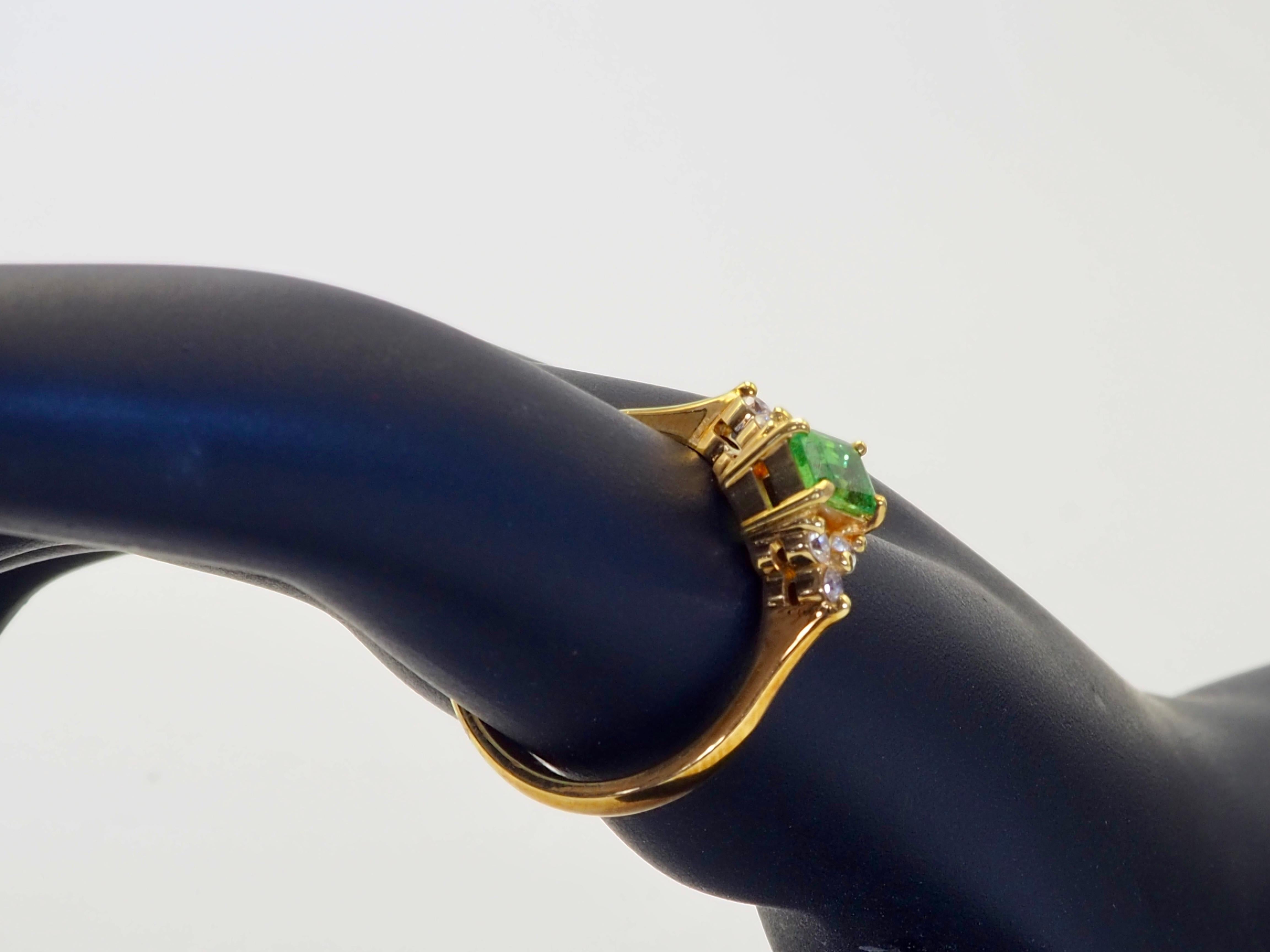 Bague de fiançailles en or 18 carats, grenat tsavorite taille émeraude 0,70 ct et diamant 0,15 ct en vente 5
