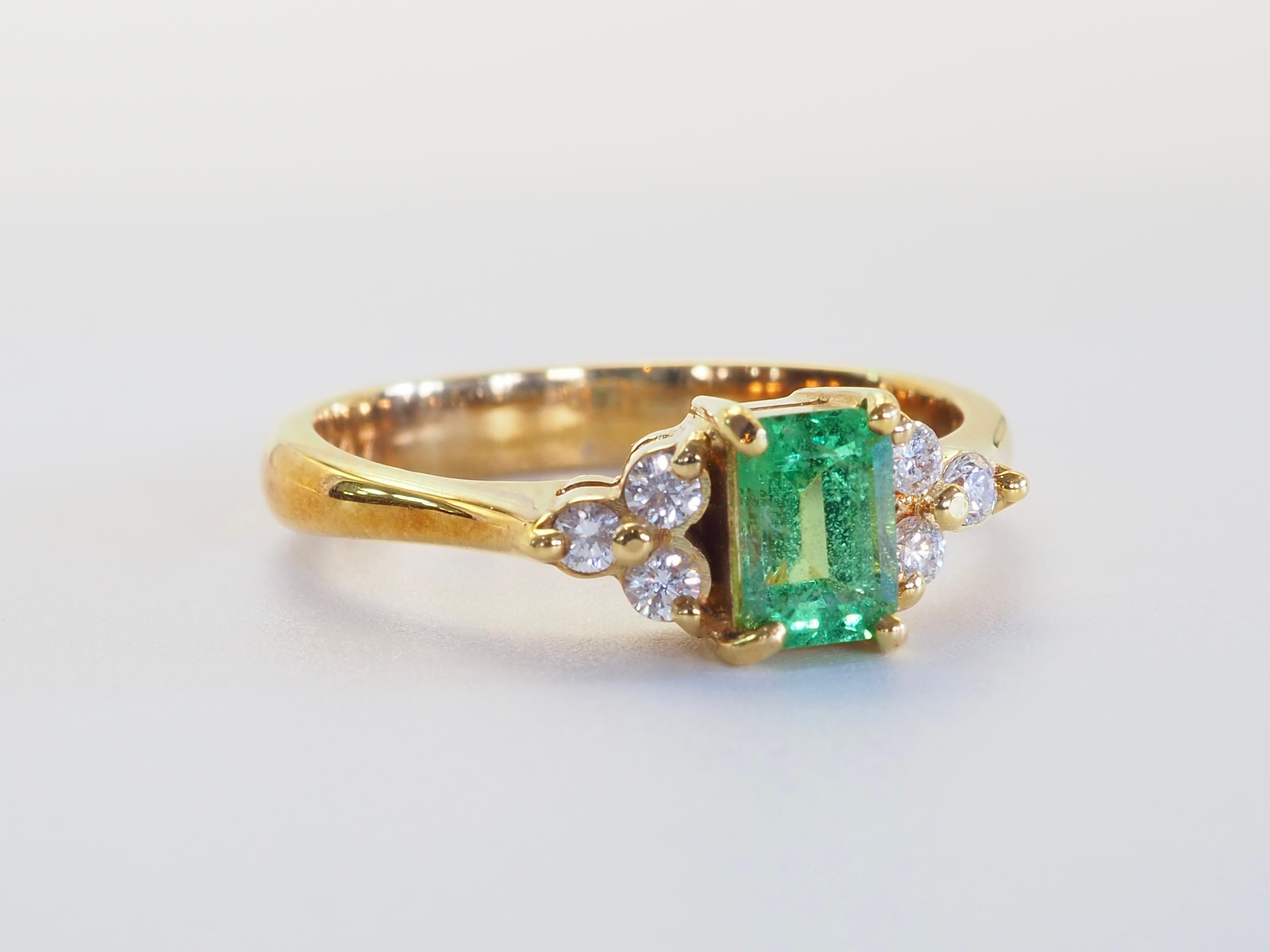 Bague de fiançailles en or 18 carats, grenat tsavorite taille émeraude 0,70 ct et diamant 0,15 ct Neuf - En vente à เกาะสมุย, TH