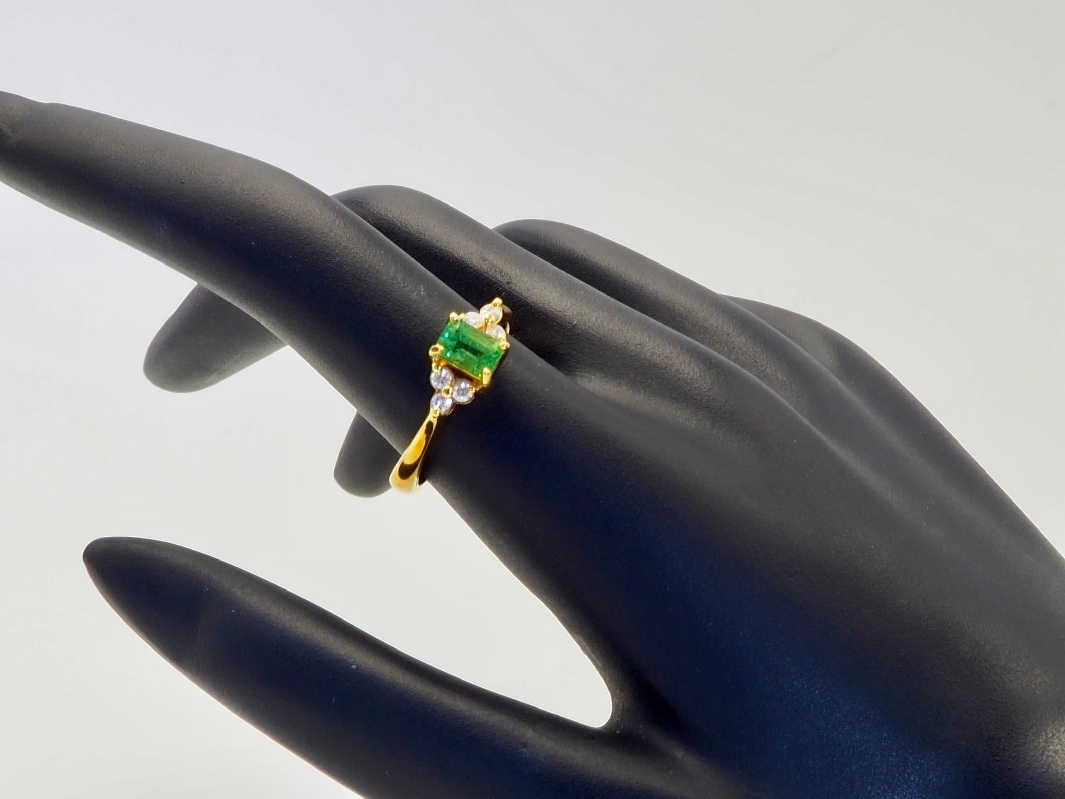 Bague de fiançailles en or 18 carats, grenat tsavorite taille émeraude 0,70 ct et diamant 0,15 ct en vente 1