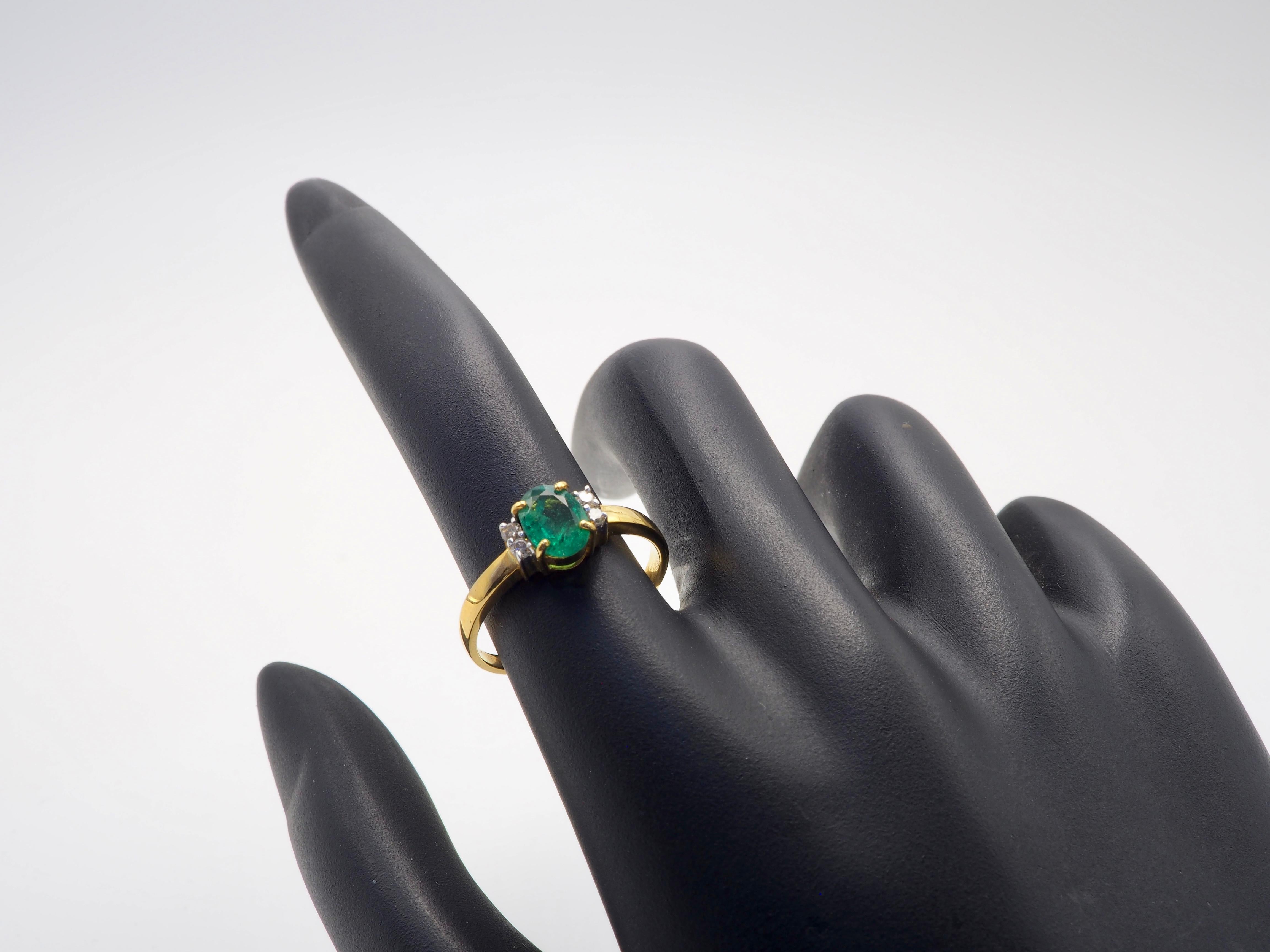 18K Gold 0.70ct Oval Emerald & 0.13ct Brilliant Diamond Fine Ring For Sale 1