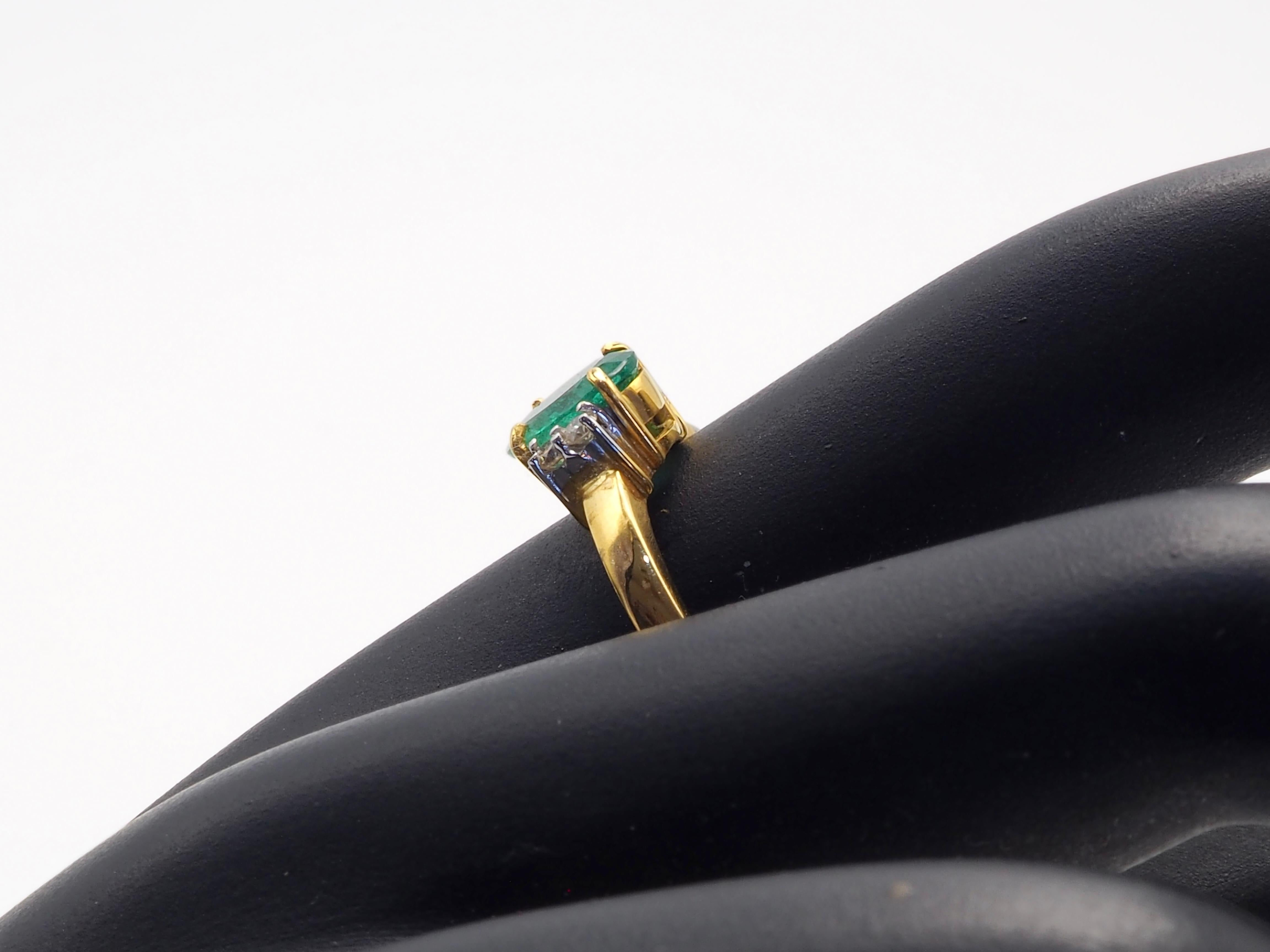 18K Gold 0.70ct Oval Emerald & 0.13ct Brilliant Diamond Fine Ring For Sale 2