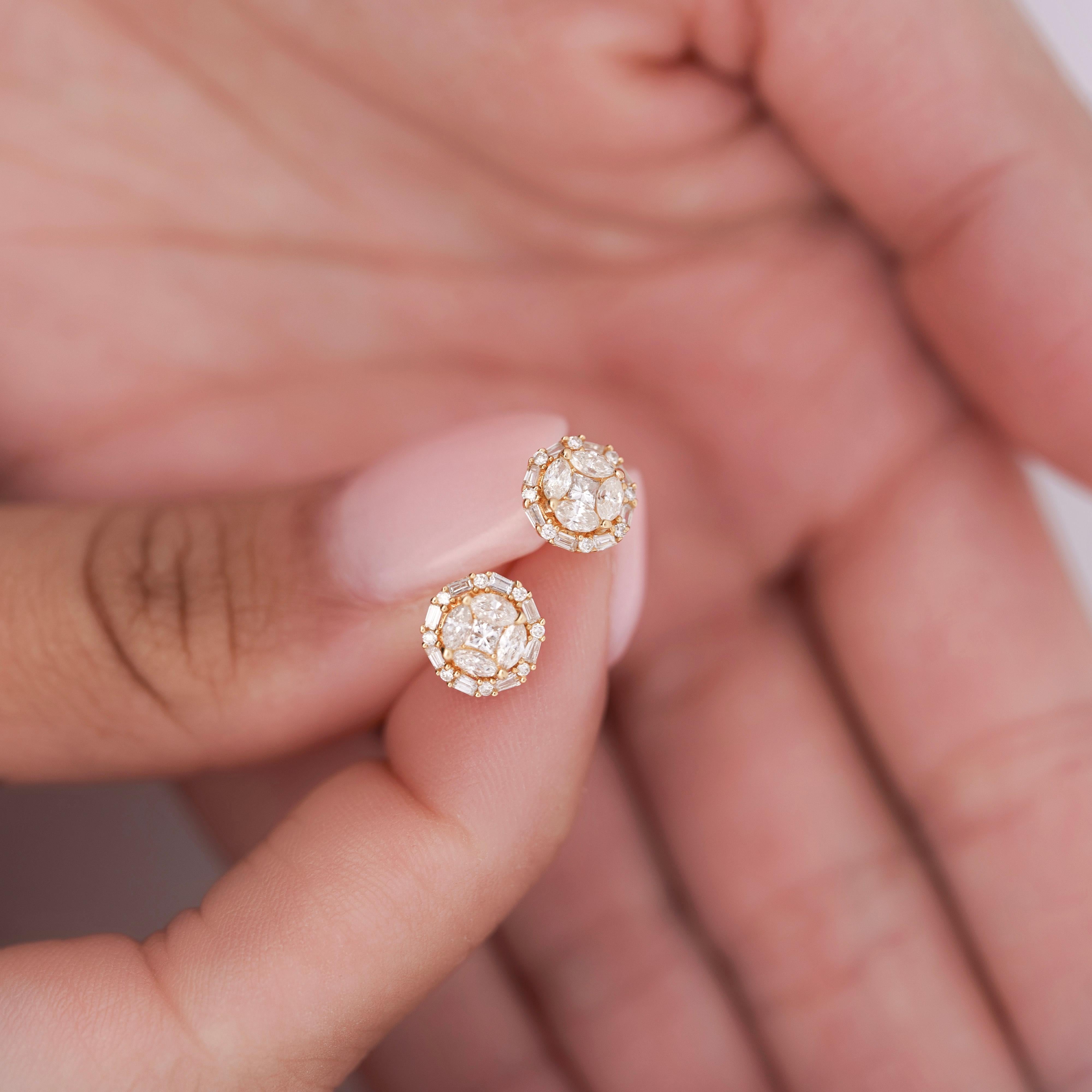 Taglio baguette Orecchini a perno in oro 18K con diamanti naturali a grappolo da 0,72 carati con incastonatura a illusione in vendita