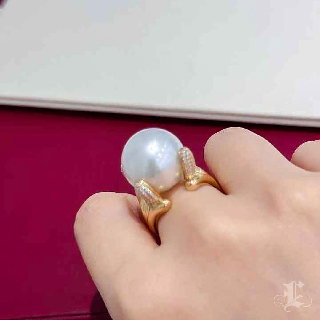 Uncut Leaf Diamond Aurora South Sea Pearl Gala Statement Ring